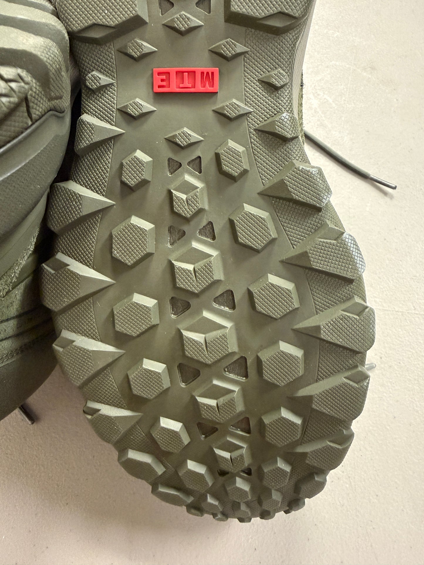 VANS Mens Size 11.5 MTE Gore Tex Green Boots Waterproof