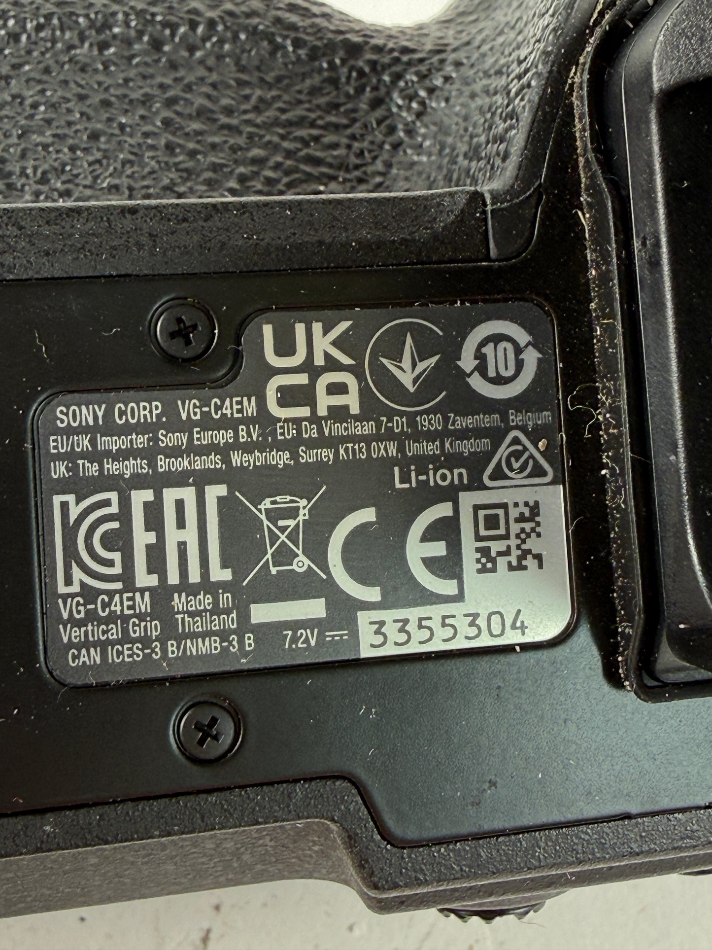 SONY VG-C4EM Vertical Grip (for a7R IV/a9 II Cameras)