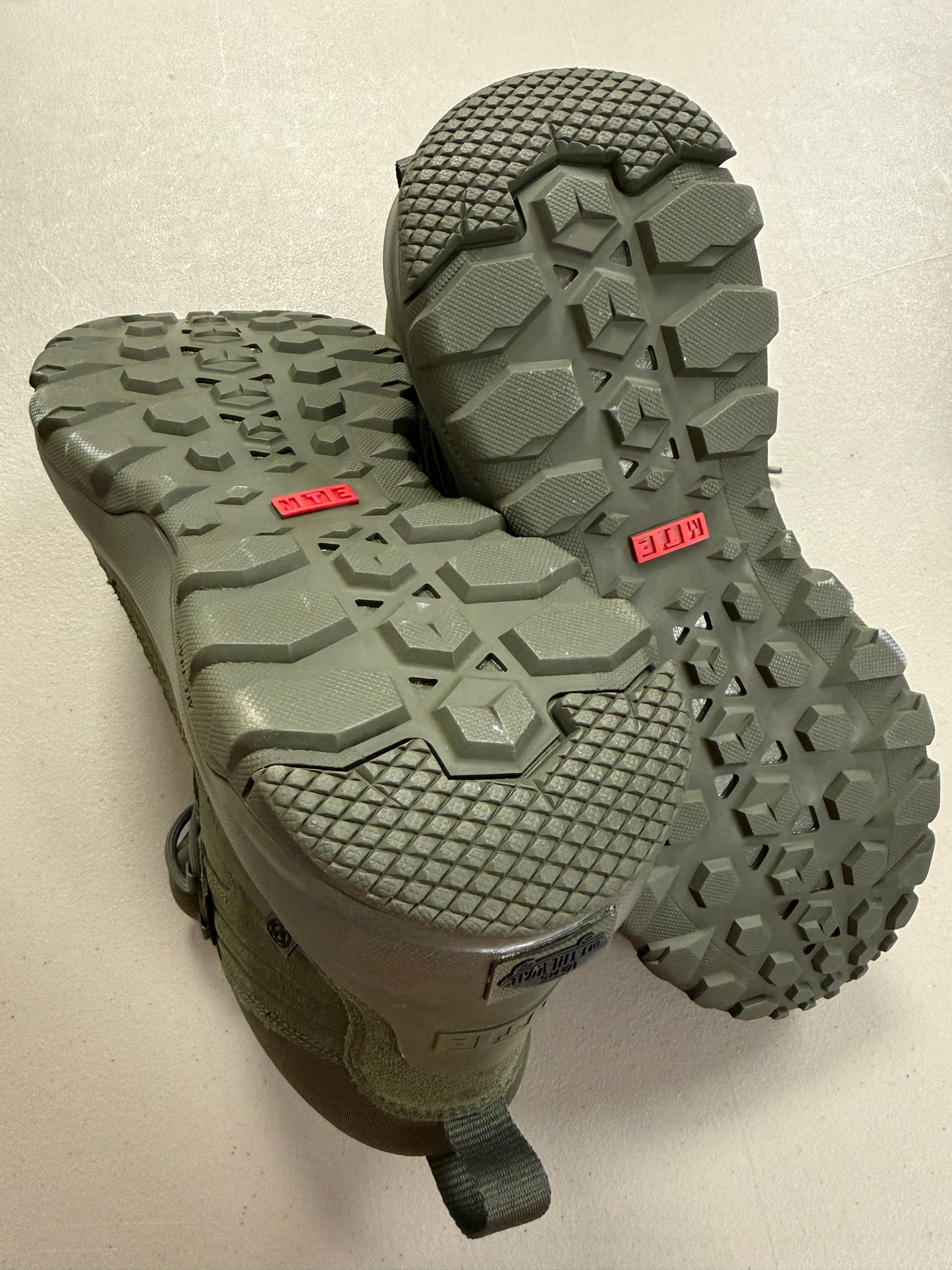 VANS Mens Size 11.5 MTE Gore Tex Green Boots Waterproof