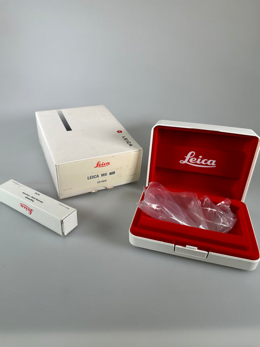Leica M6 Box and plastic case