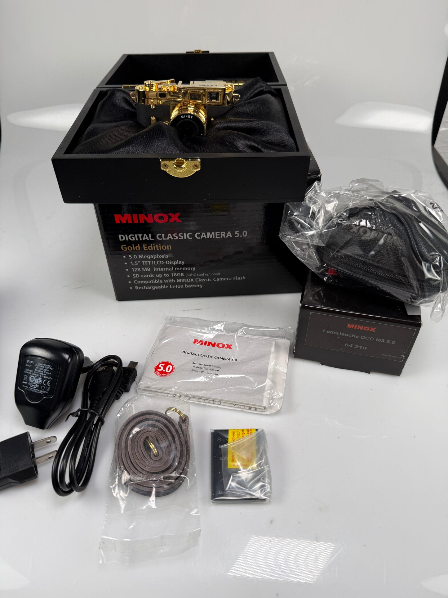 Minox Leica M3 Mini Digital Camera 5MP Classic Replica Gold edition RARE