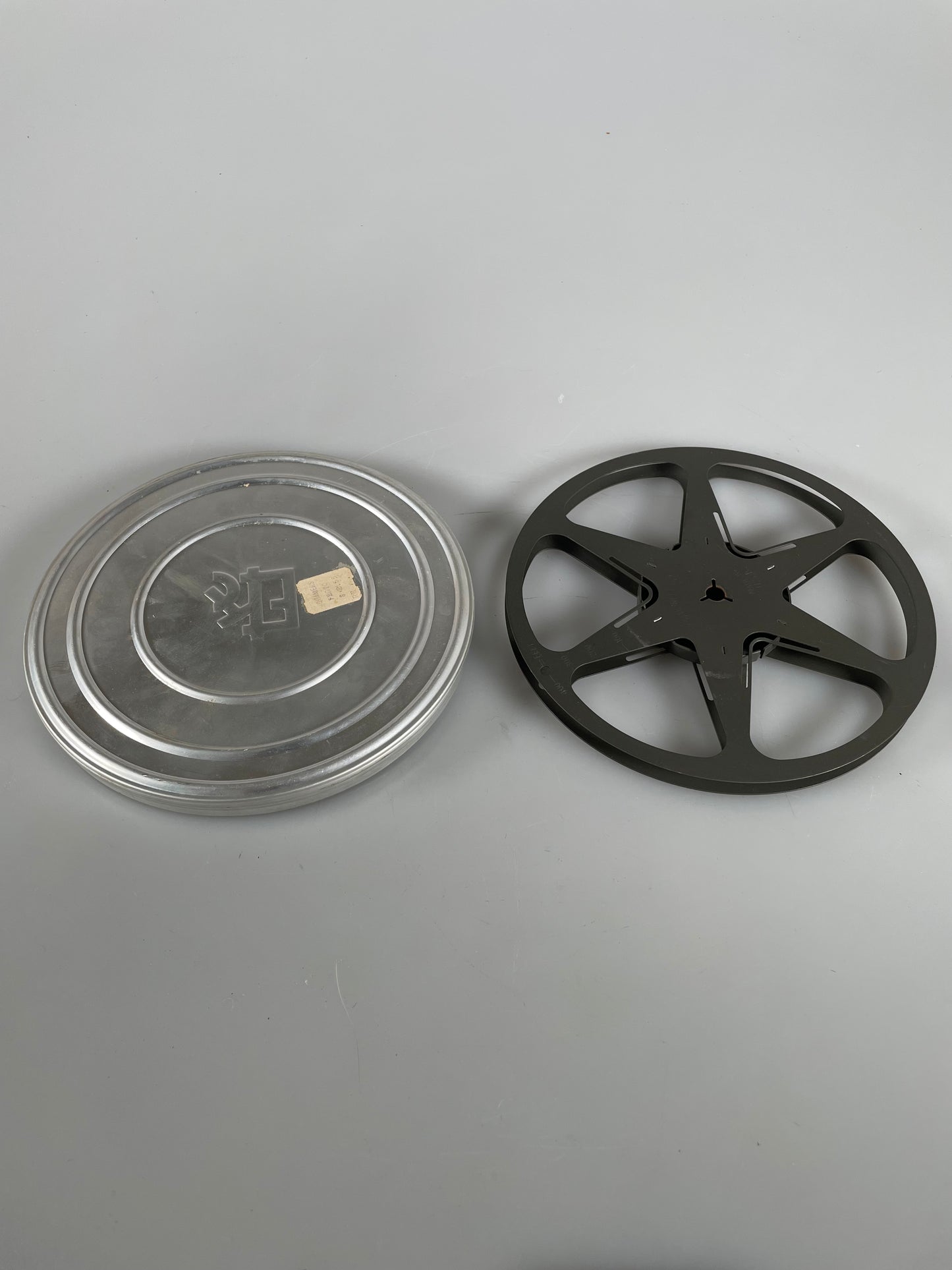 Bell howell Metal 400ft feet 8mm Movie FILM REEL with Protective Film Can