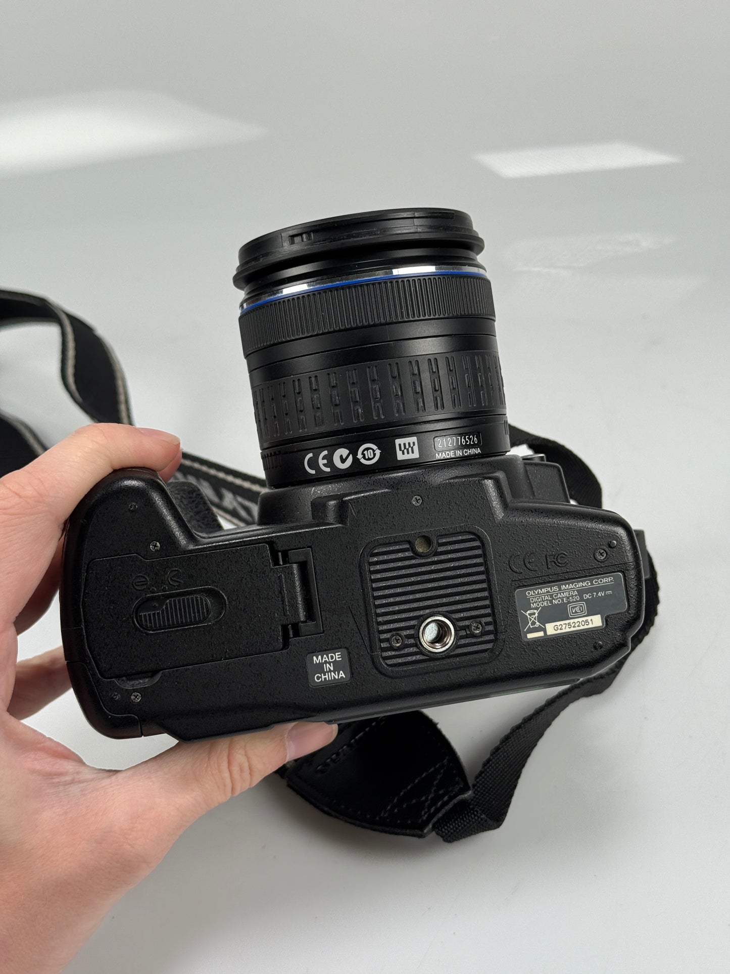 Olympus E-520 camera 10.0 MP DSLR 14-42mm Lens