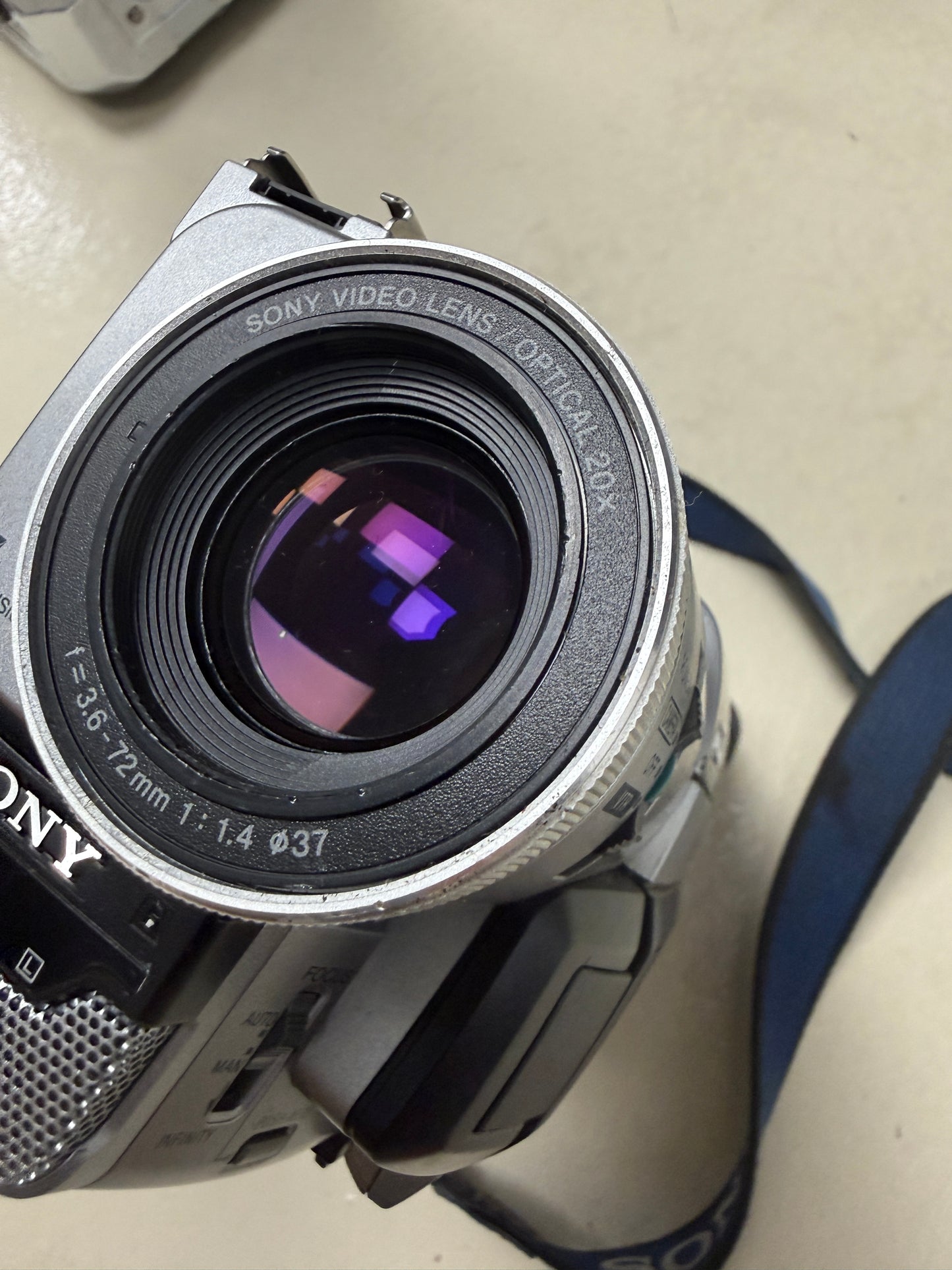 SONY DCR-TRV310 Digital8 Hi8 Video8 Handycam Camcorder