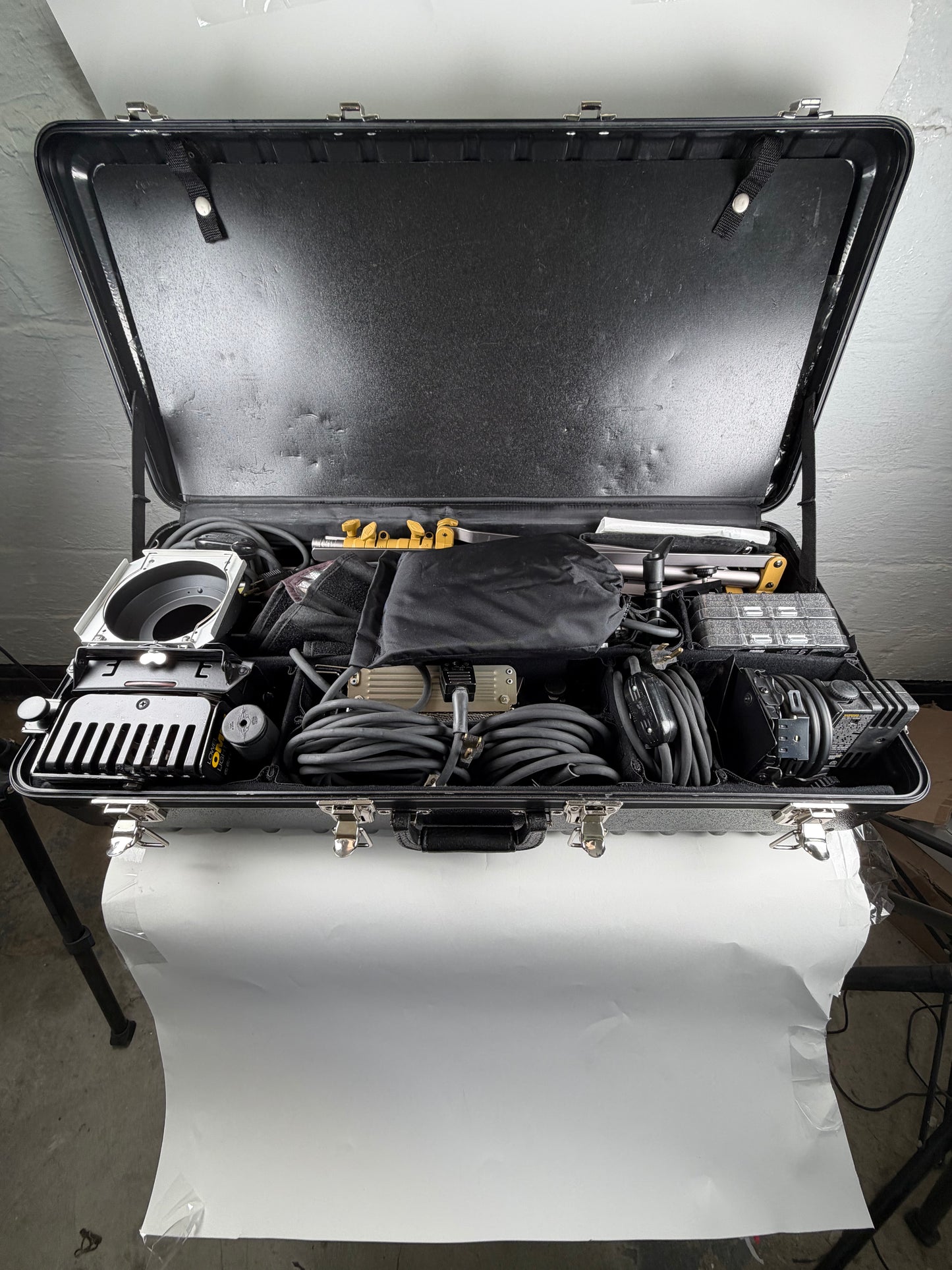 Lowel light kit w/ Tota Omni, Pro, LC44, Tota, light stands, case, etc