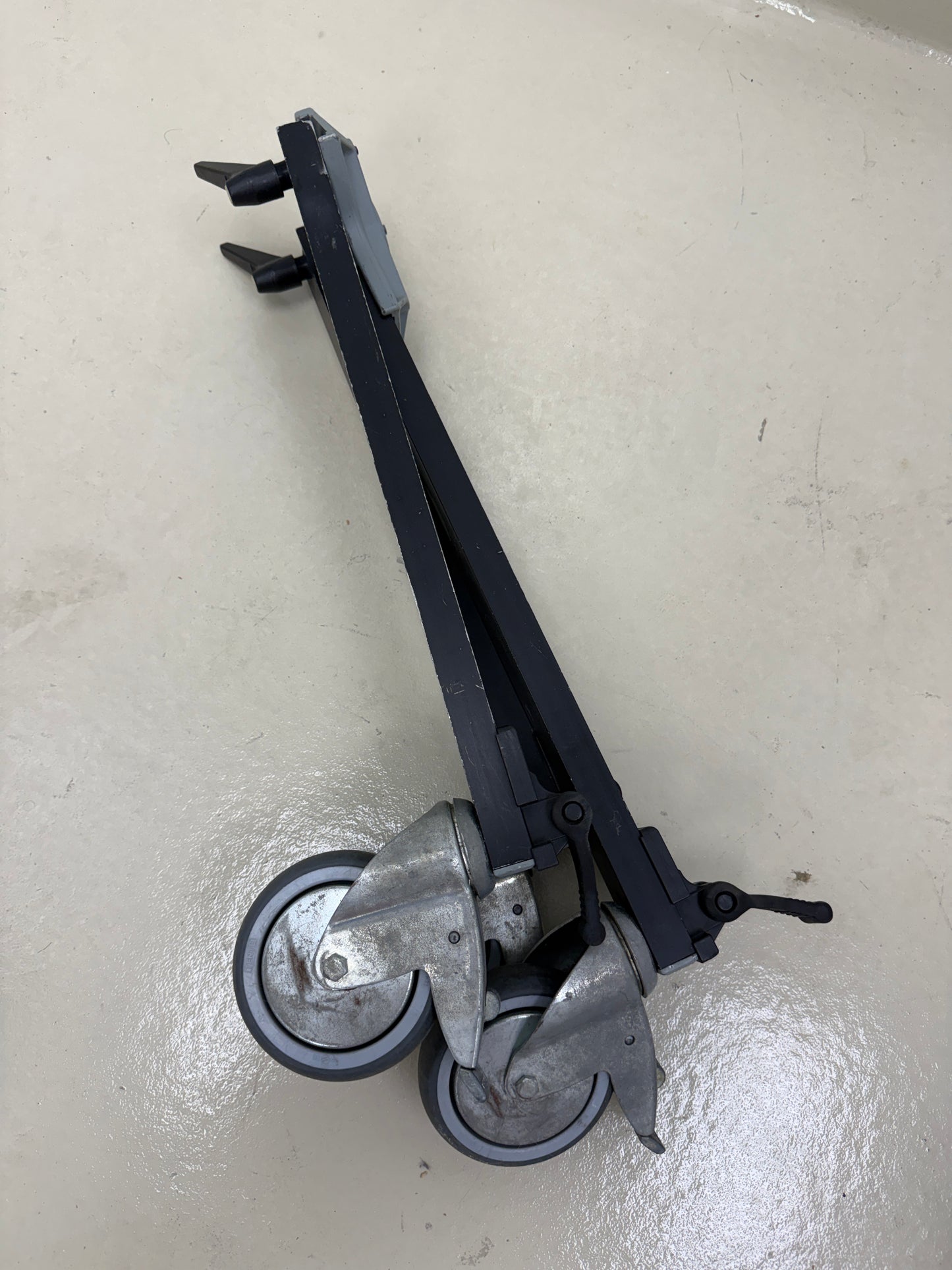 Manfrotto 3198 Cine/Video Deluxe Dolly for Tripod