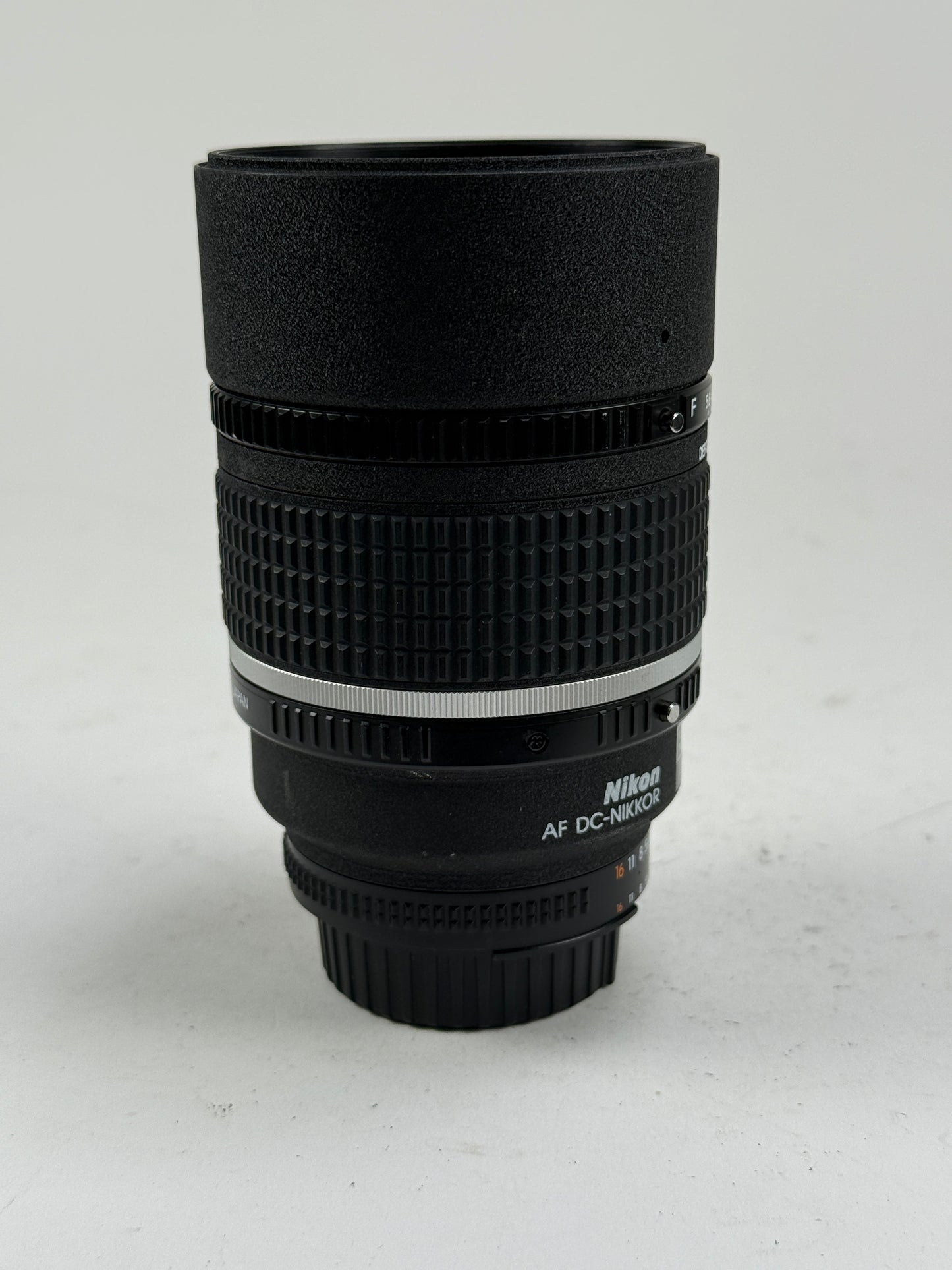 Nikon Nikkor AF 135mm f2 D DC Defocus Lens