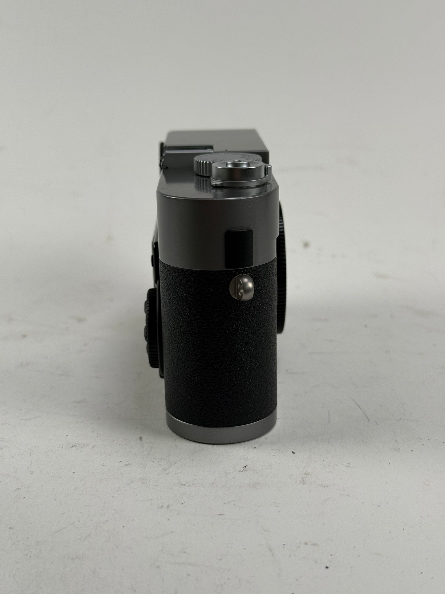 Leica M9 18.0MP Digital Rangefinder Camera Silver Grey