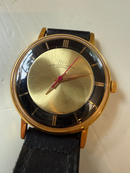 Luch de Luxe Ultra Slim Wrist Watch Soviet Men's Vintage Mechanical Watch USSR