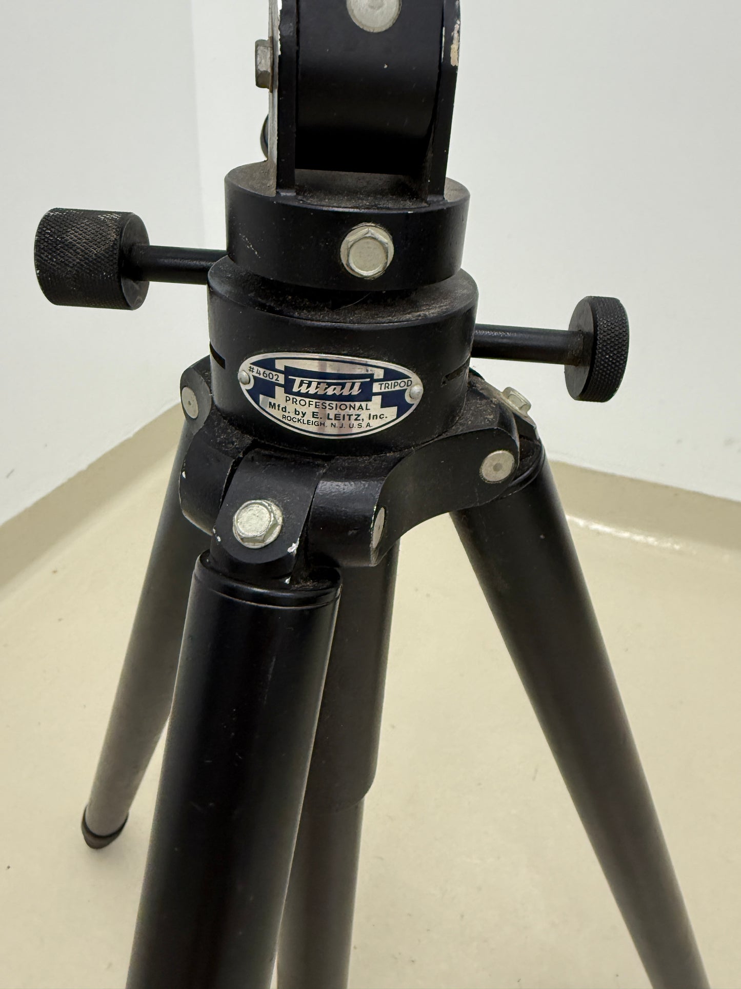 Tiltall Tripod E Leitz #4602 Black Metal with head leica