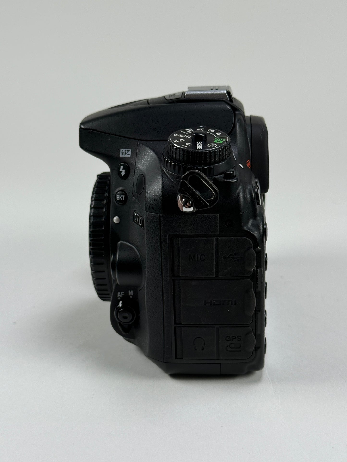Nikon D7100 24.1MP Digital SLR Camera Body black