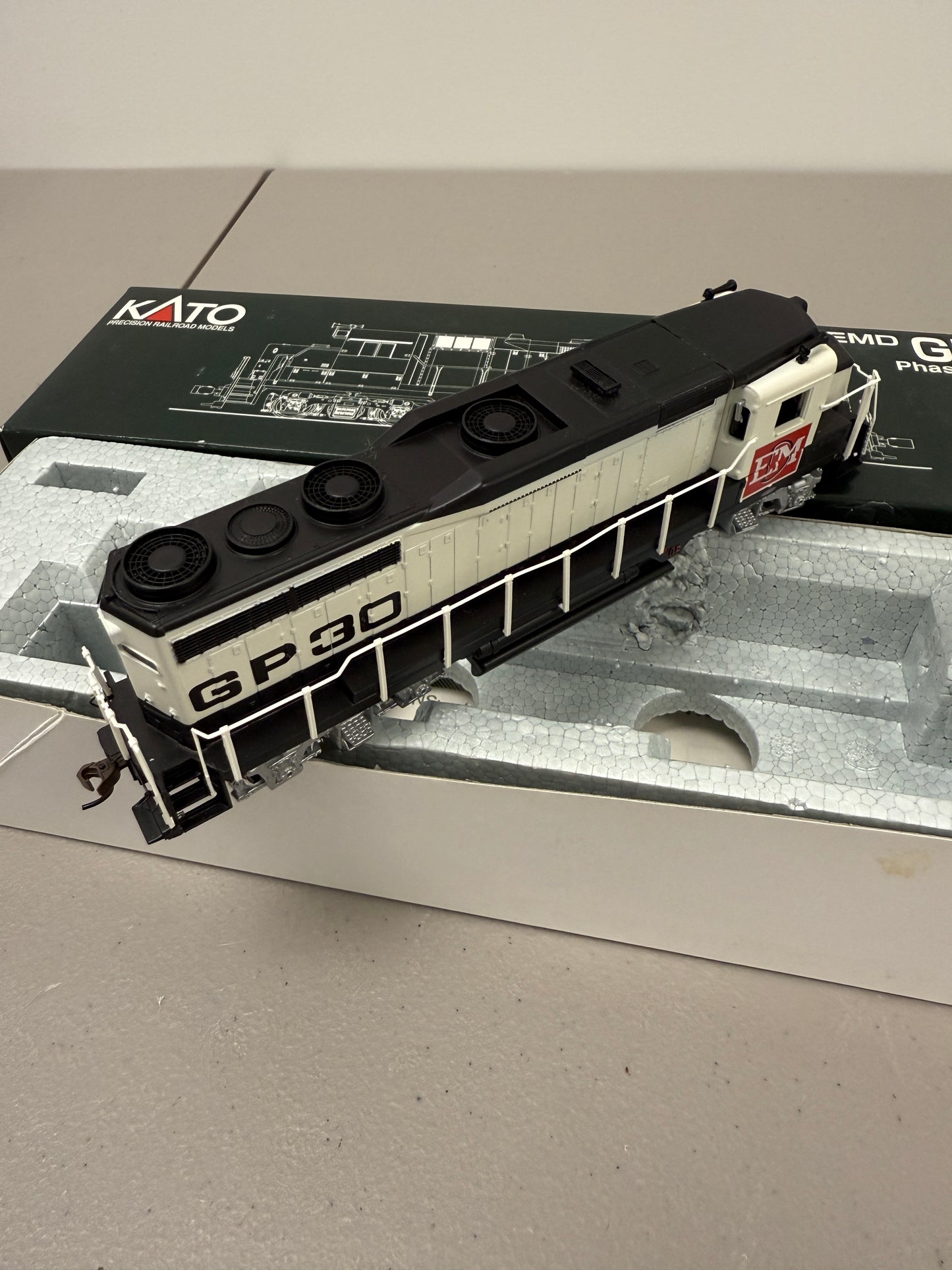 Kato EMD GP30 EMD GM 1965 Demo Custom By Southern Tier Modelworks