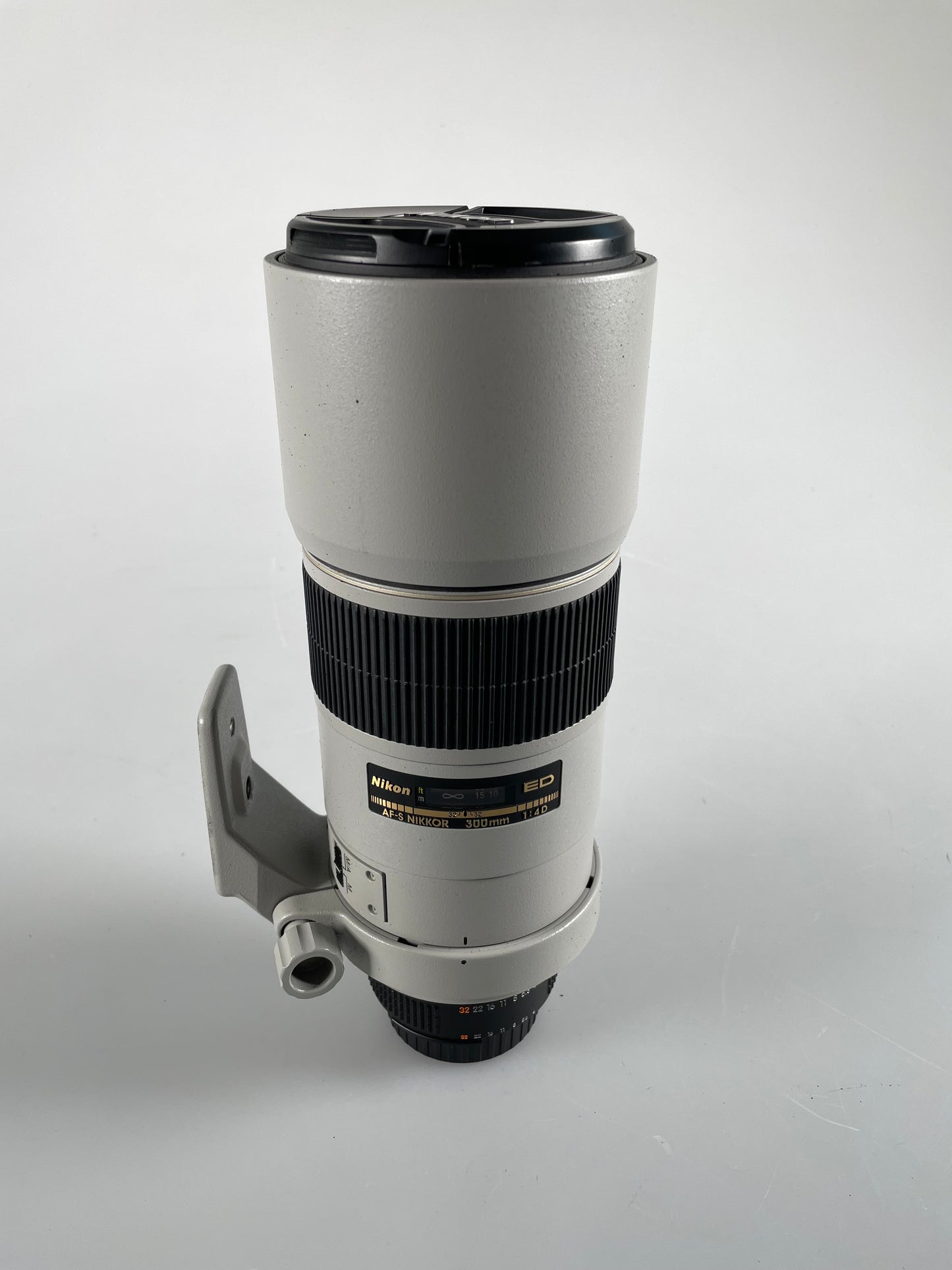 NIKON ED AF-S NIKKOR 300mm F4 D Lens White Gray