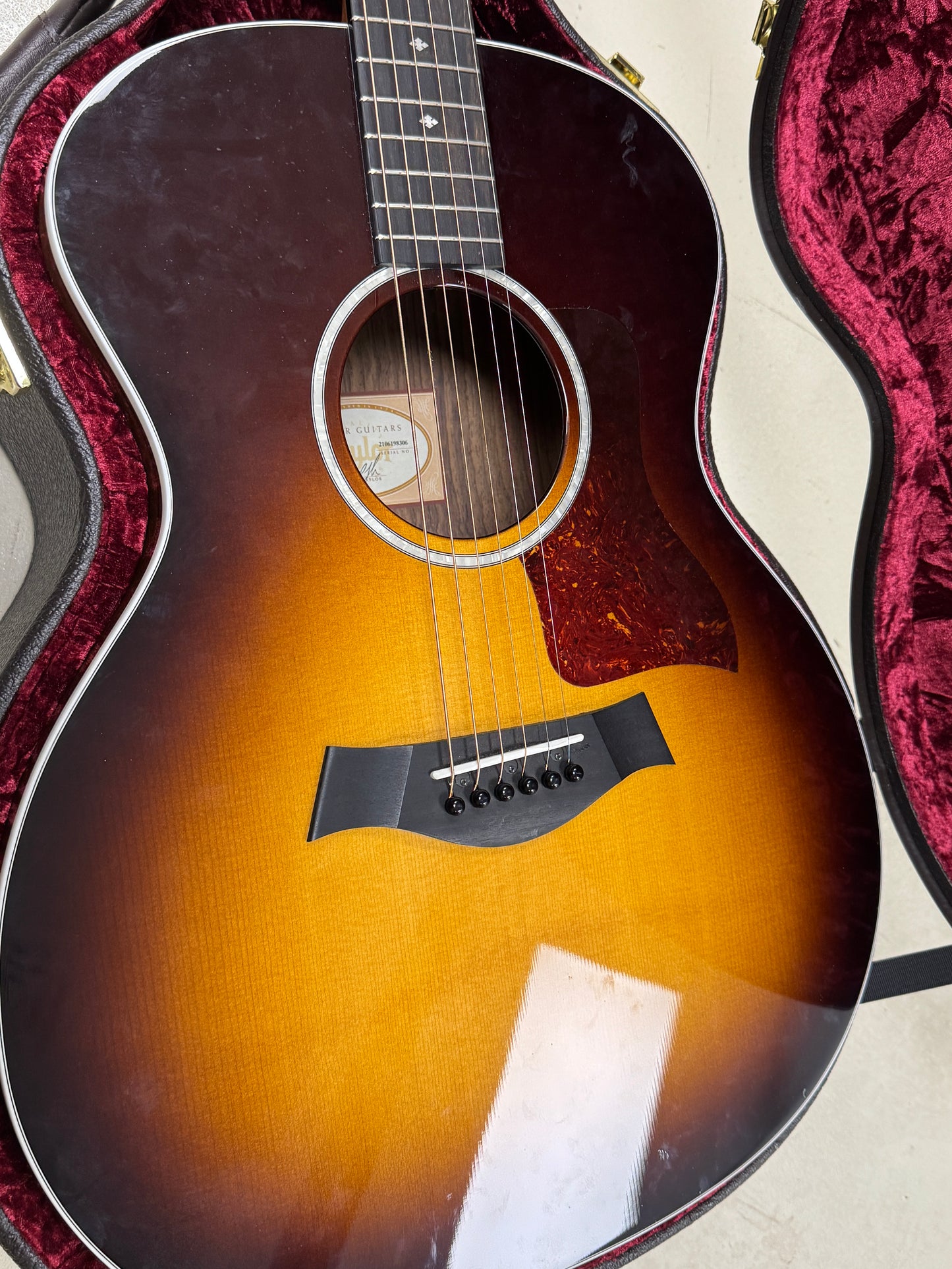Taylor Guitars 6-String Acoustic-Electric Guitar Sunburst 214ce SB DLX w/ Case