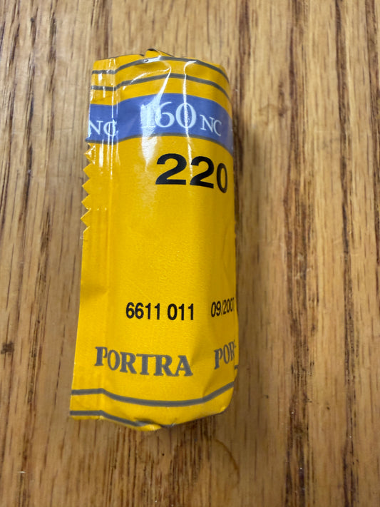 1 Roll Kodak color Portra 400 NC Natural Color 220 expiration 2007