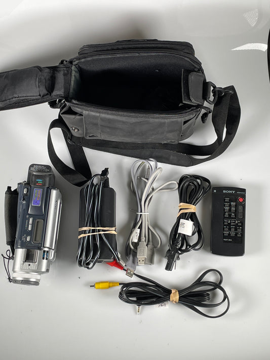 SONY Handycam DCR-TRV17 Digital Camcorder mini DV Camcorder Bundle