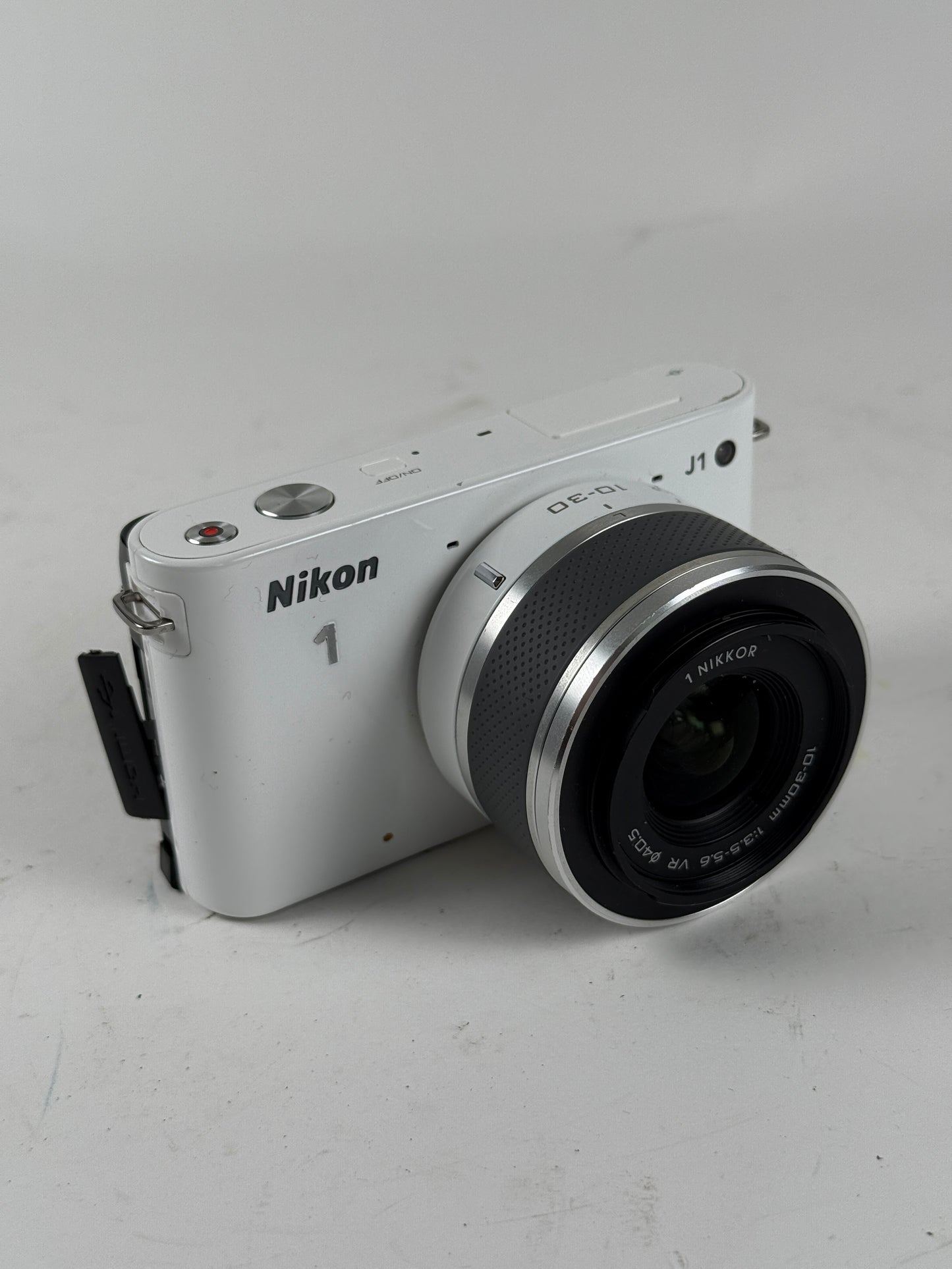 Nikon 1 J1 10.1MP Mirrorless SLR Camera w/ 10-30mm Lens white