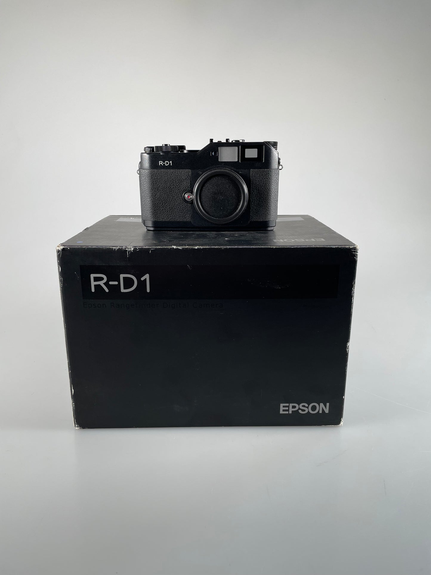 Epson R-D1 6.1MP Digital Rangefinder Camera Leica M CCD