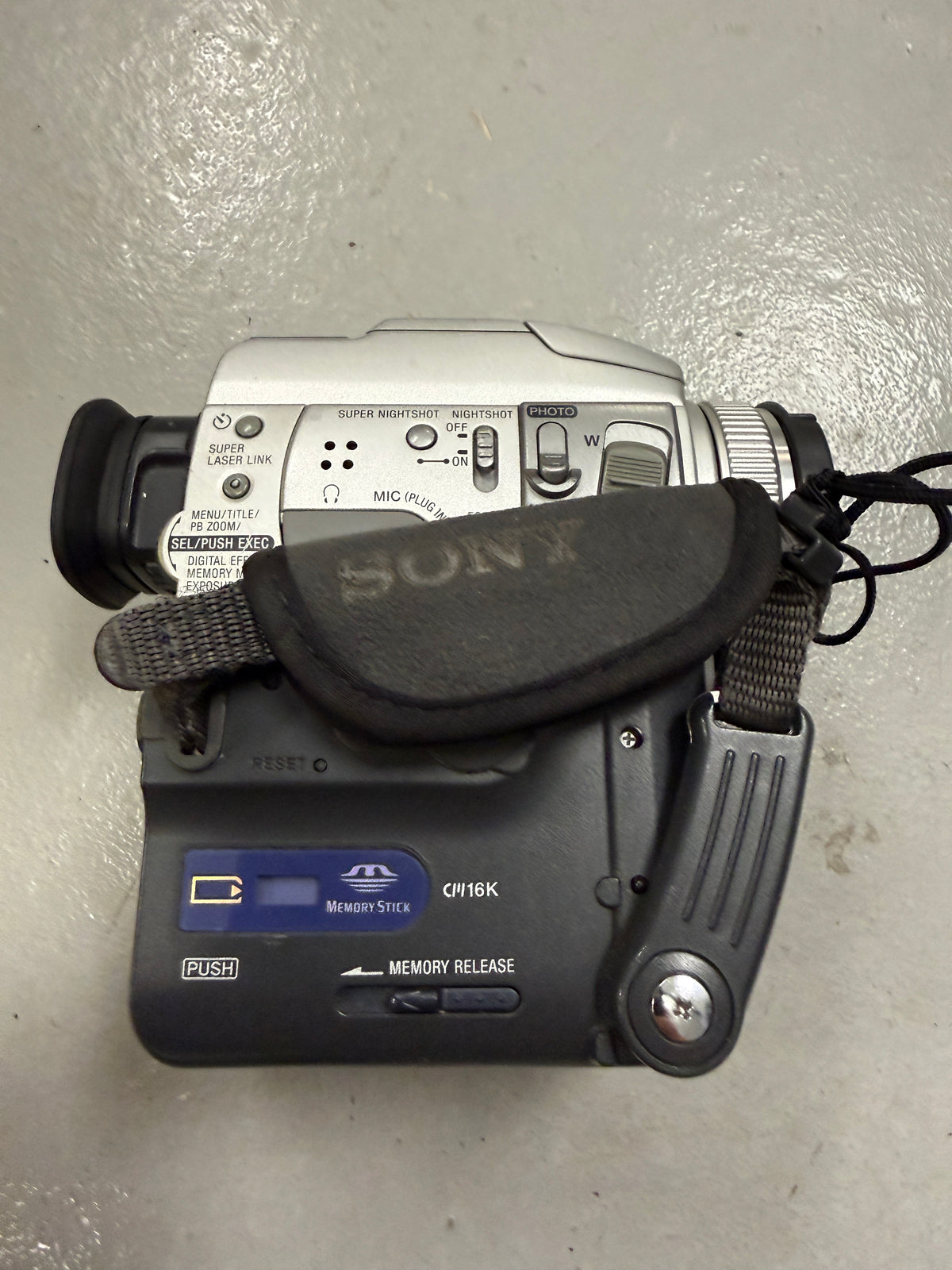 Sony Handycam DCR-PC110 Mini DV Camcorder