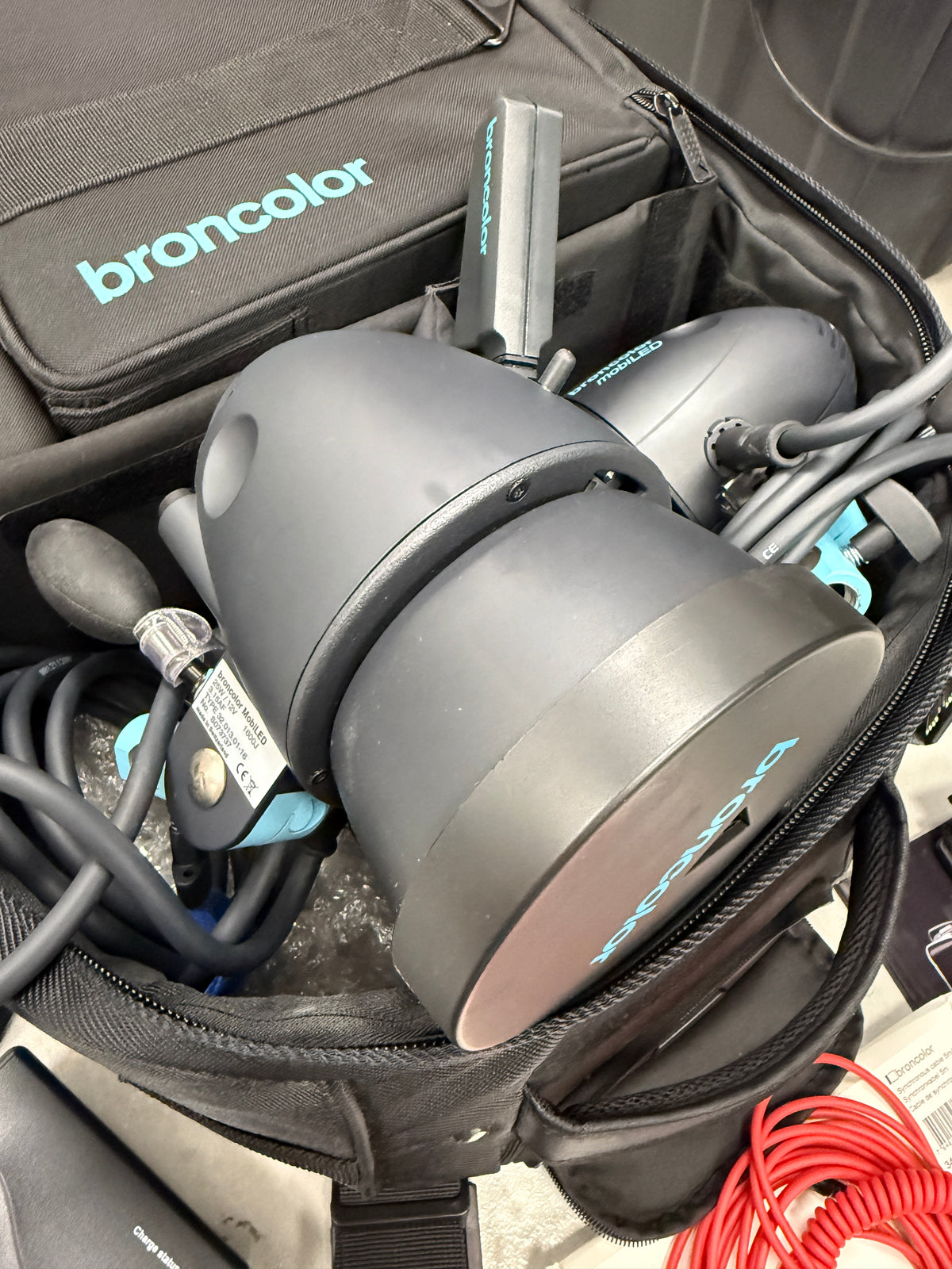 Broncolor Move L 1200w/s strobe kit + 2 Heads + battery, case, etc MobiLED