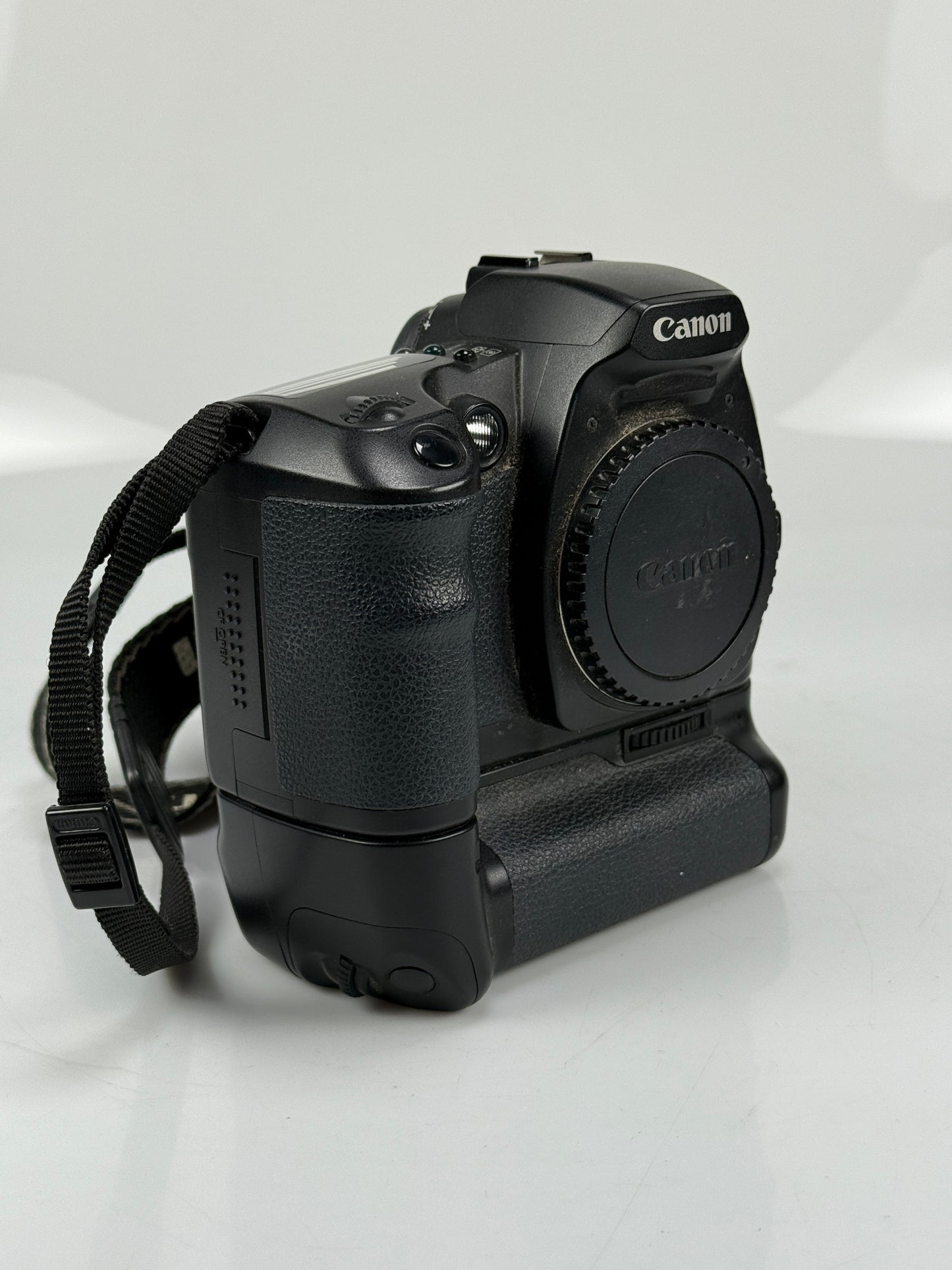 Canon EOS D60 6.3MP Digital SLR Camera Body with grip
