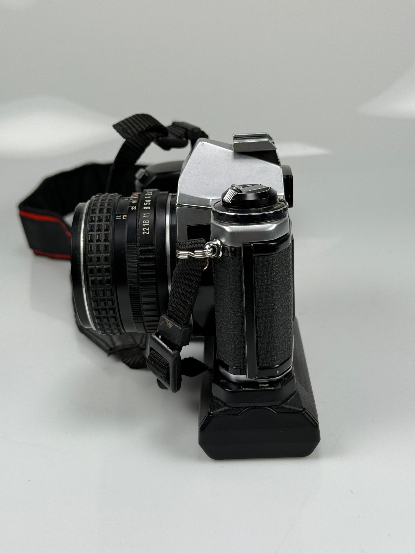 Pentax ME Chrome 35mm Film Camera w/ 55mm F2 Lens