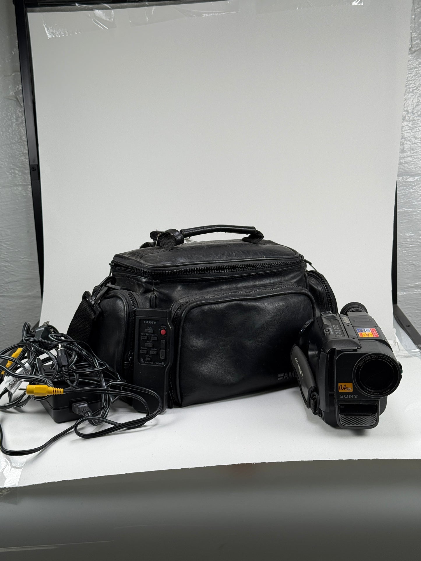 Sony Handycam Vision CCD-TRV15 Video 8 Camcorder 64x Digital Zoom LCD