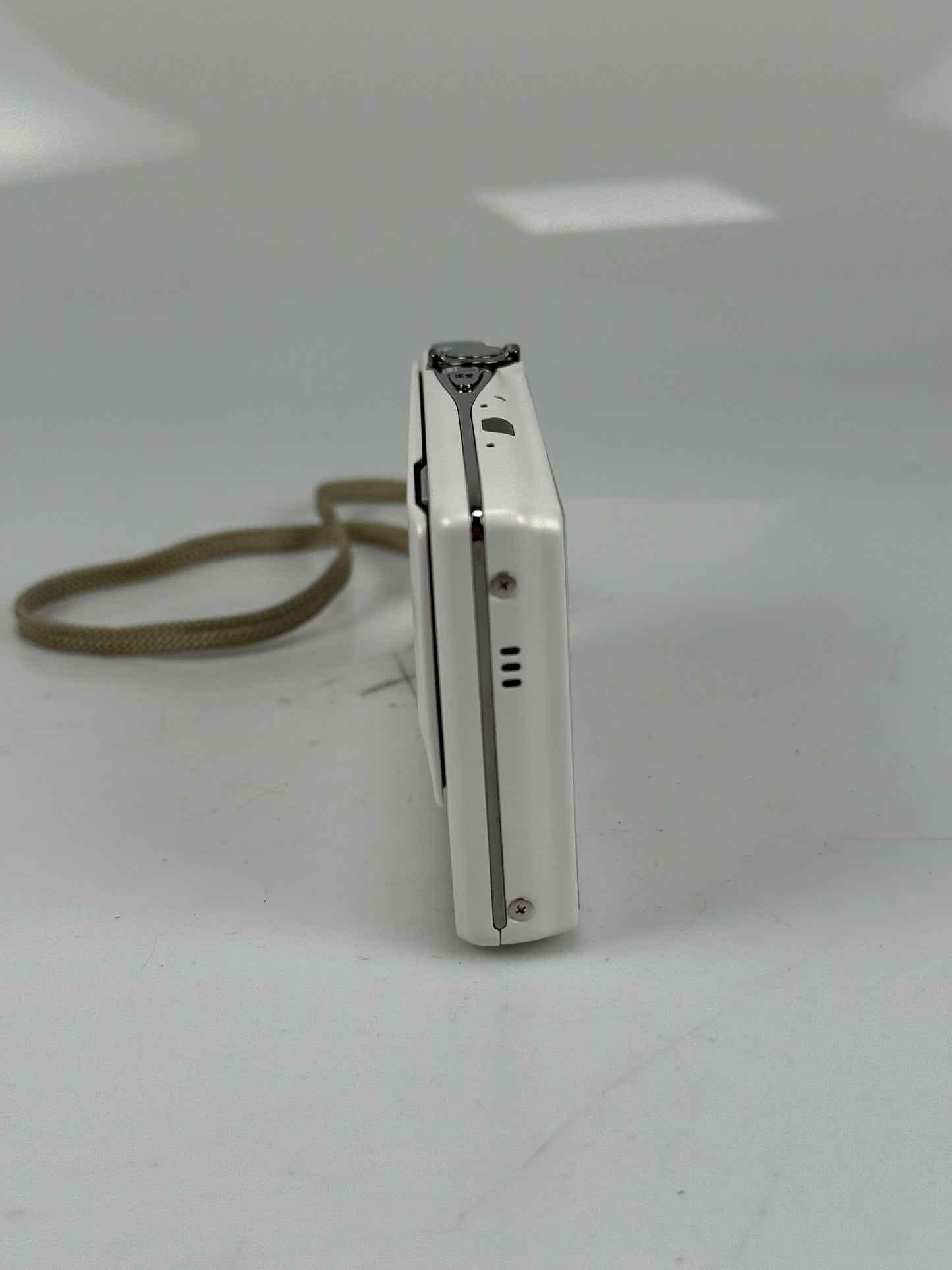 FUJIFILM FinePix Z900EXR 16.0MP Compact Digital Camera White