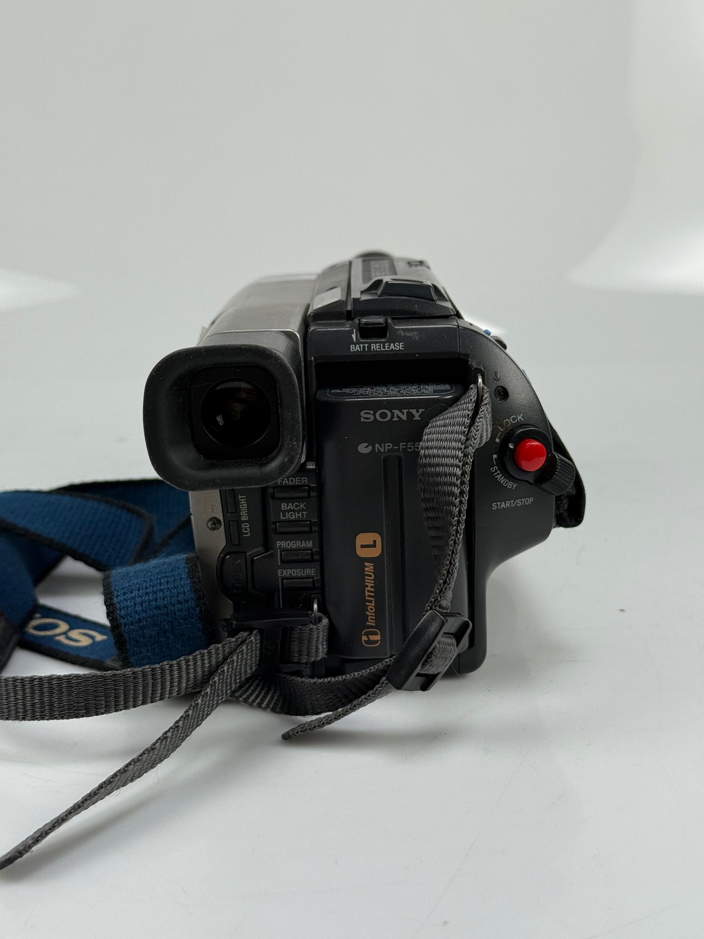 Sony CCD-TRV67 Hi8 Analog Camcorder - Record Transfer Watch Video8