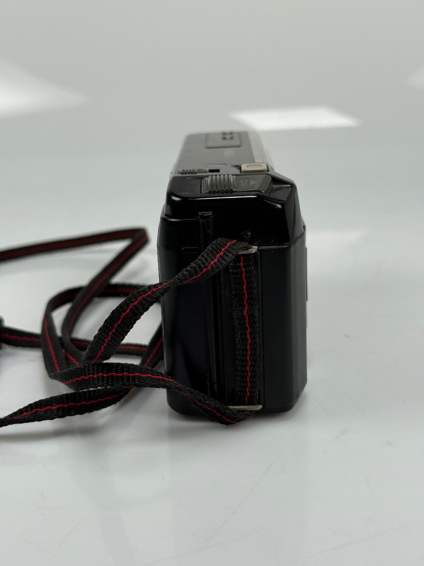 Yashica Kyocera T2 Point & Shoot Film Camera Zeiss Tessar T* 35mm f/3.5 Lens