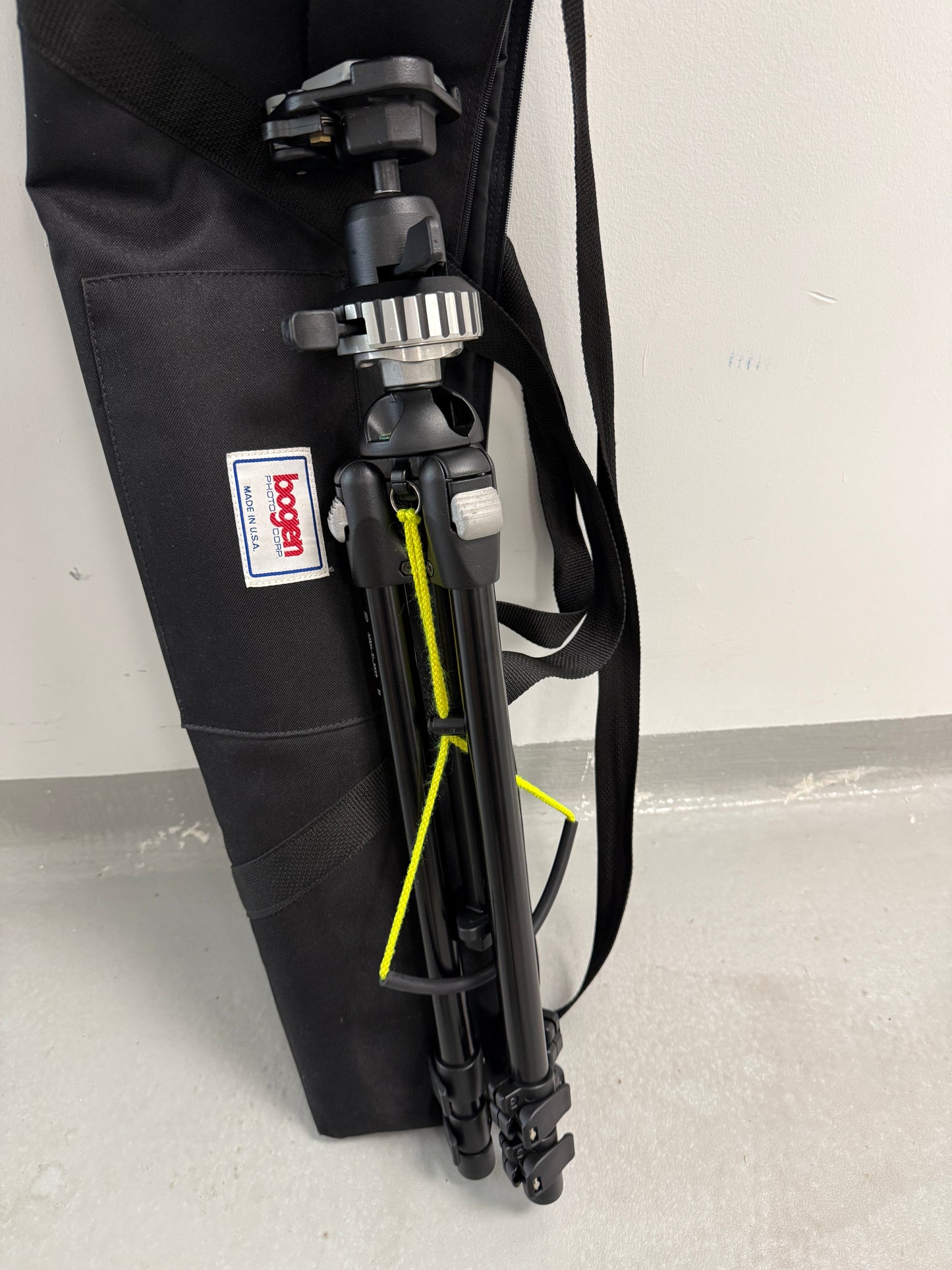 Manfrotto 3001BPRO Tripod w/ 3055 Head Bogen Black Made In Italy