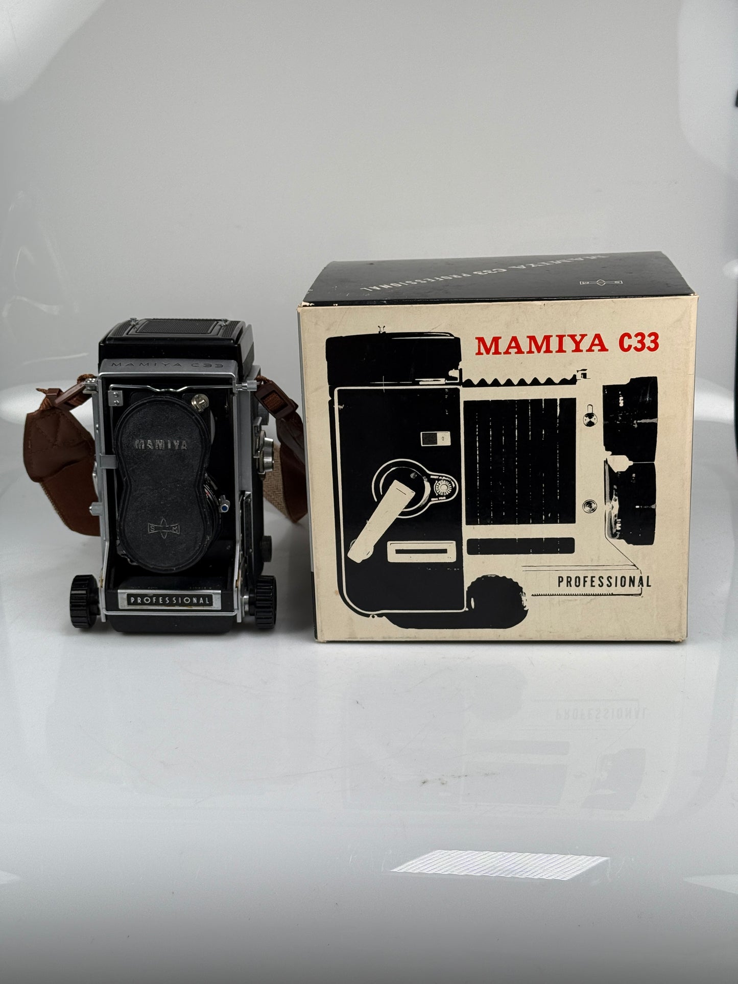 Mamiya C33 TLR medium format Film camera with 80mm f2.8 blue dot lens