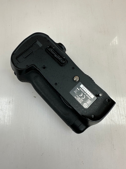 Genuine OEM Nikon MB-D12 Battery Grip for D800/D800E/D810/D810A