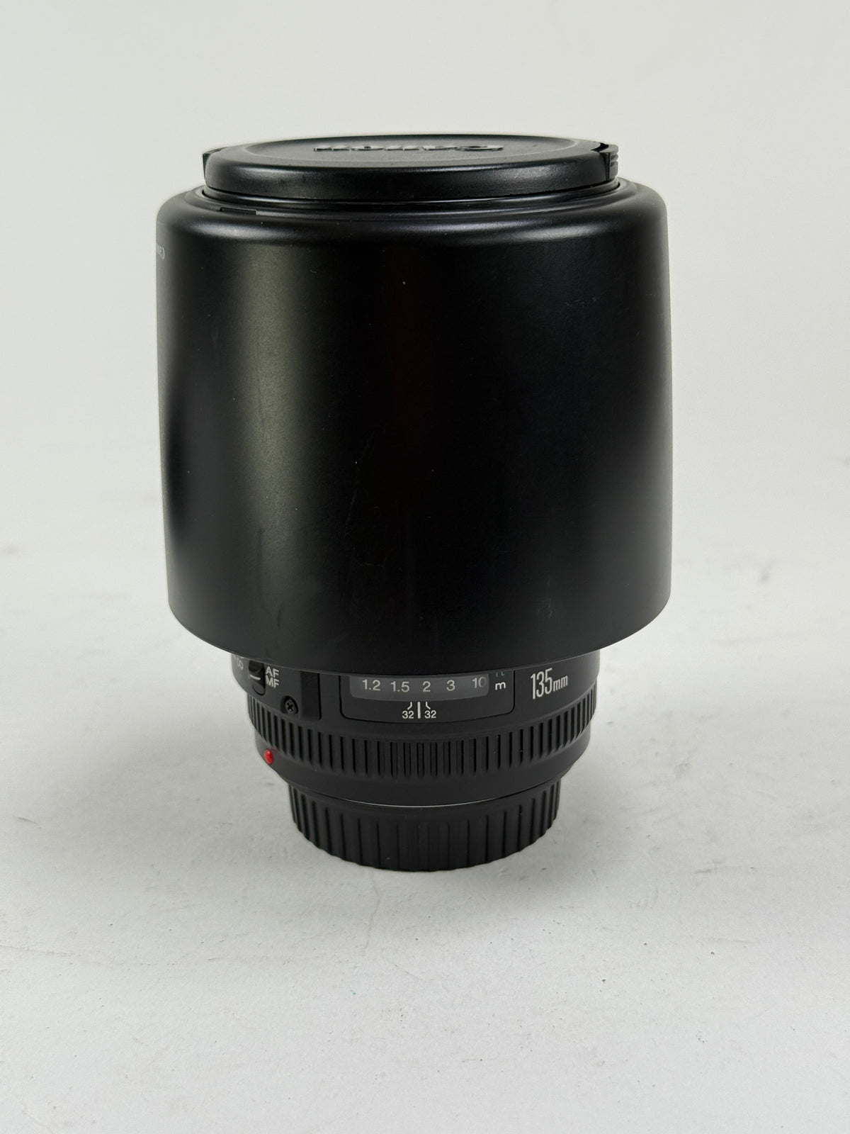 Canon EF 135mm f2 L USM lens