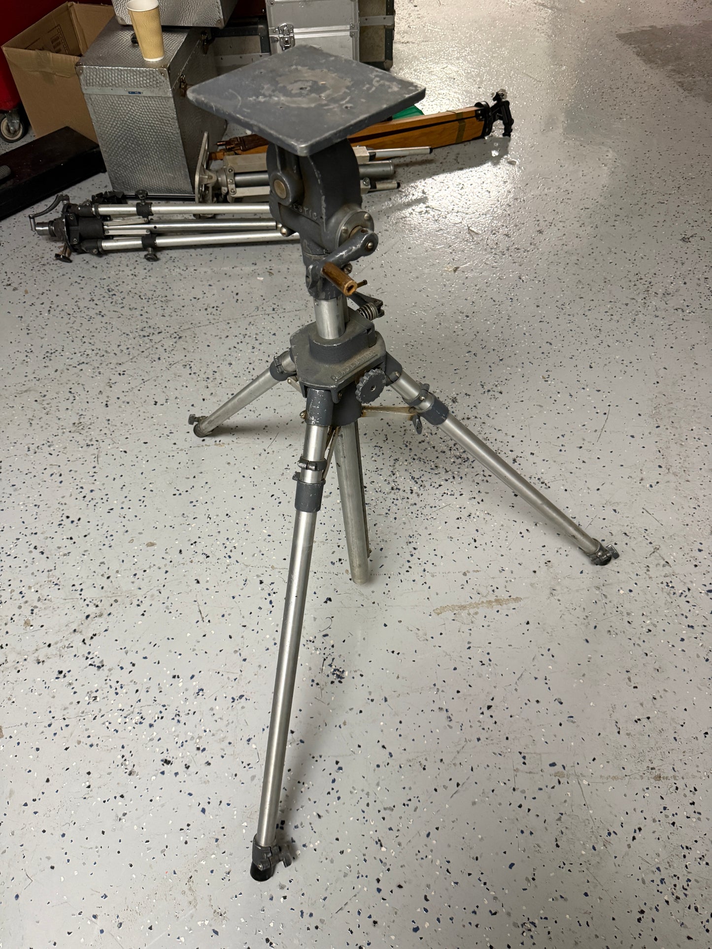 Majestic Heavy Duty Geared Tripod with Head Cinema camera with head