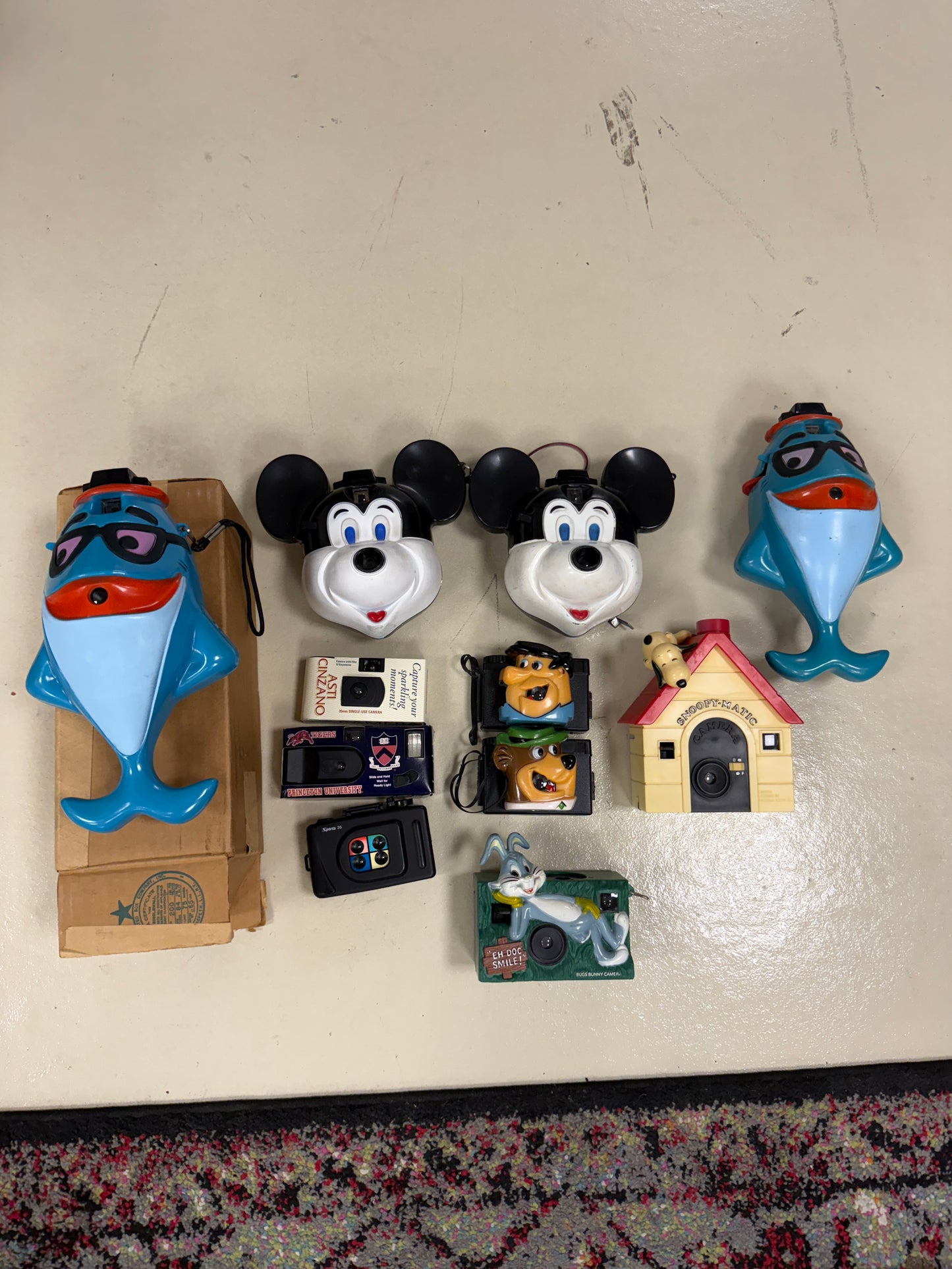Large lot of Rare Vintage film cameras Charlie tuna, snoopy, Mickey, bugs bunny