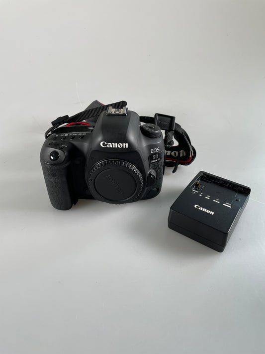 Canon EOS 5D Mark IV 30.4MP Digital SLR Camera Body