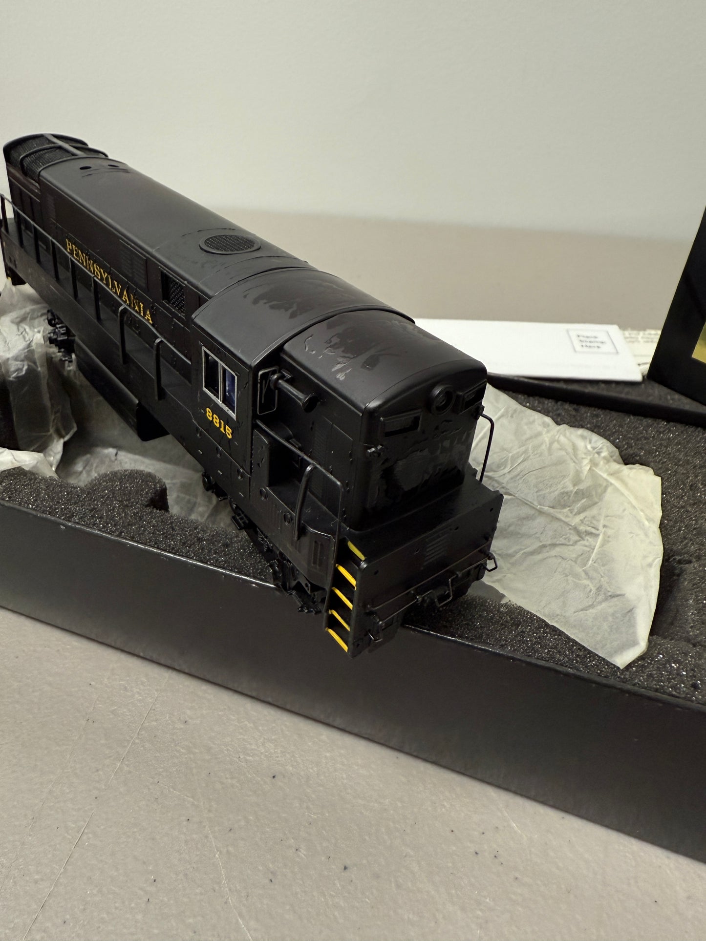 Spectrum HO Scale 81207 Fairbanks Morse H16-44 Diesel Pennsylvania #8815