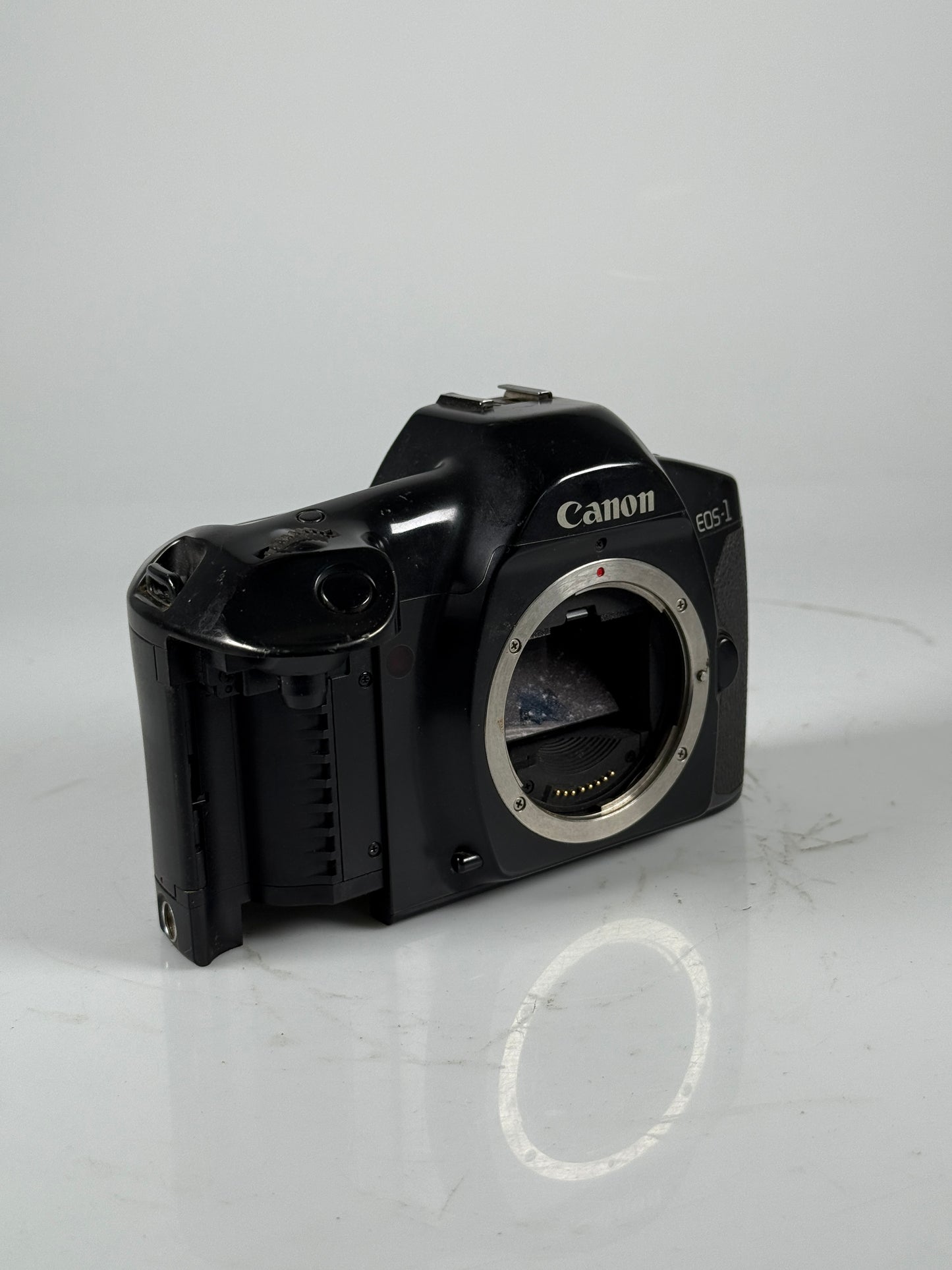 Canon EOS-1 SLR 35mm Film Camera Body
