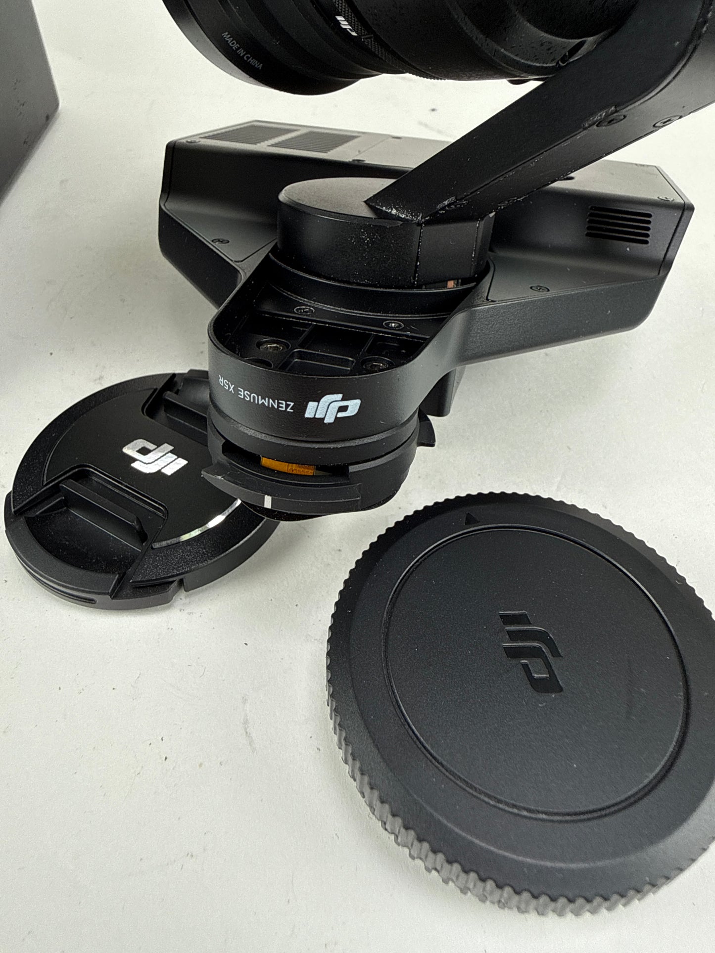 DJI Zenmuse X5R Camera and 3-Axis Gimbal w/ DJI 15mm f1.7 MFT ASPH Prime Lens