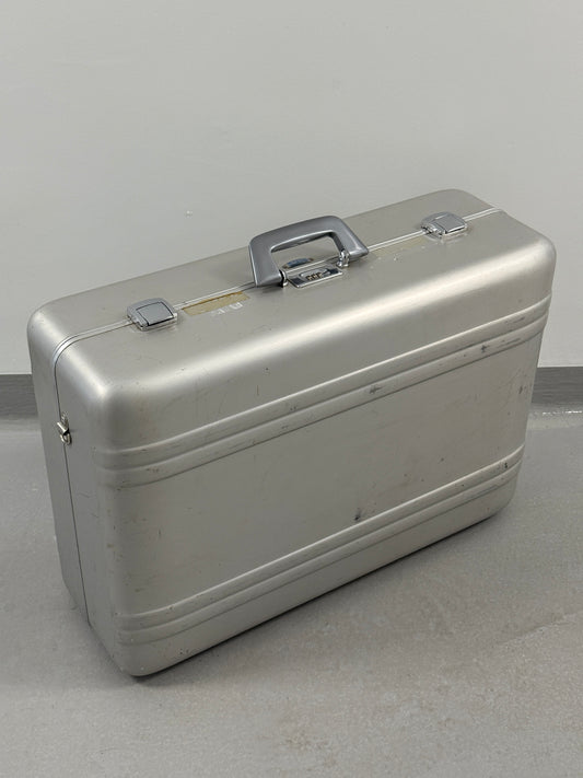 Zero Halliburton Aluminum camera Combo Lock Case 26x18x8