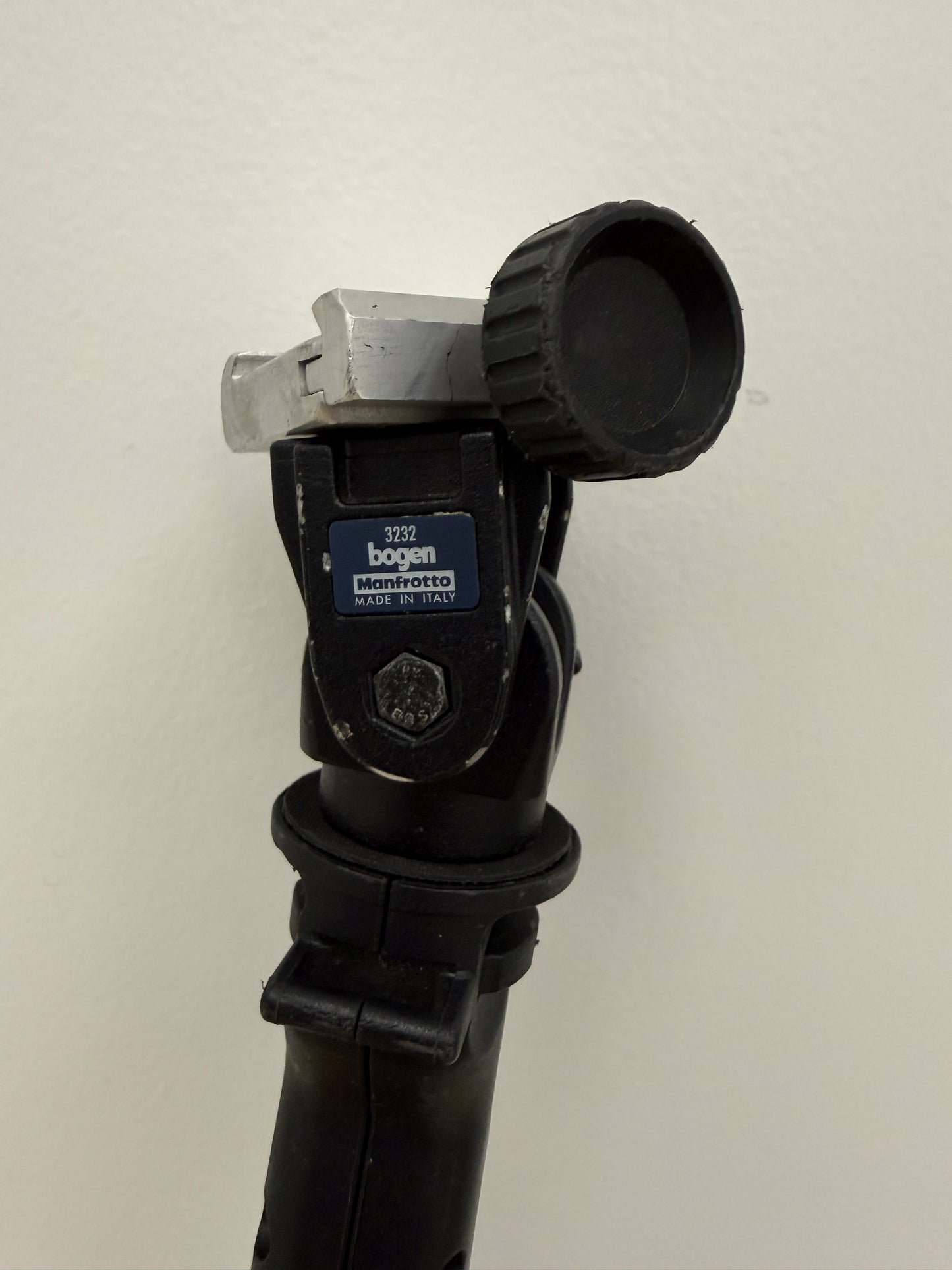 Manfrotto 3245 334B Bogen Automatic Grip Action Extendable Monopod w/ 3232 head