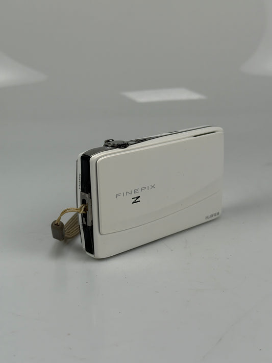 FUJIFILM FinePix Z900EXR 16.0MP Compact Digital Camera White