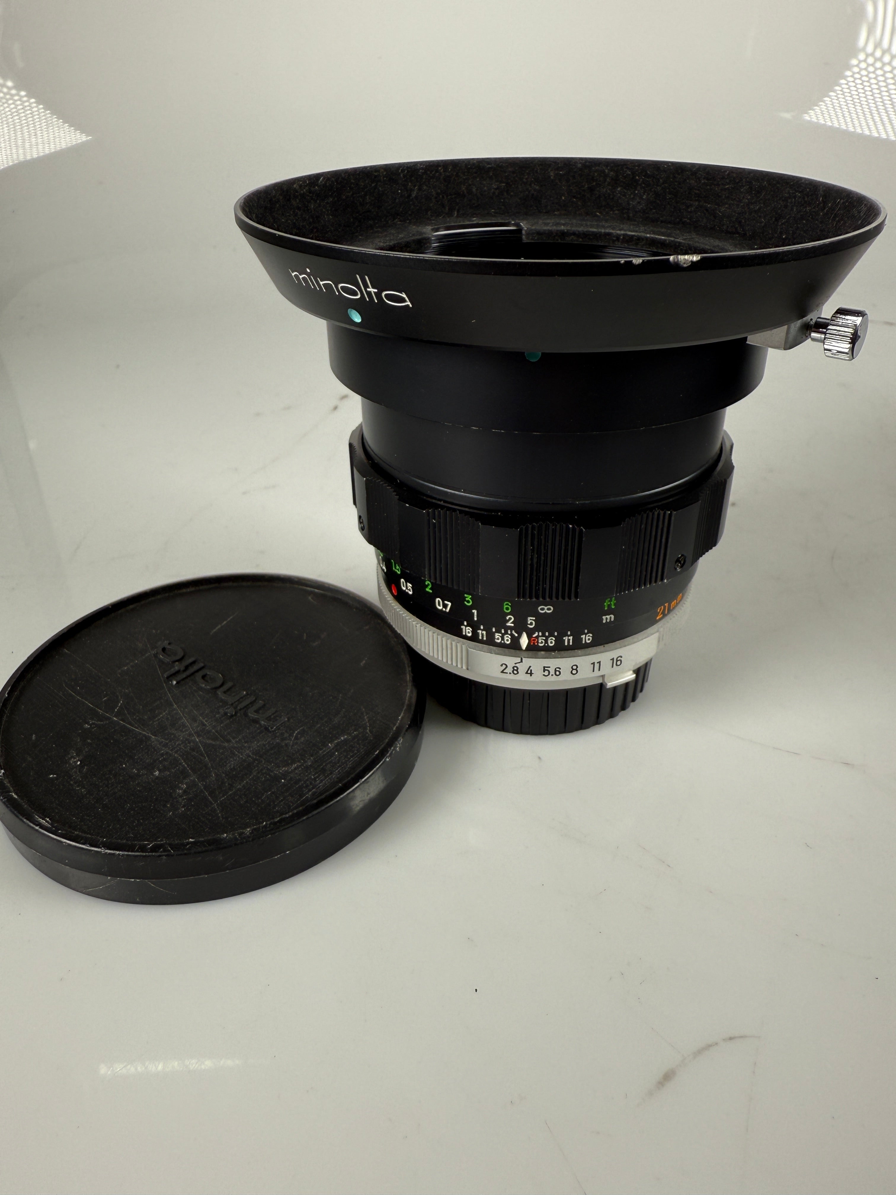 Minolta MC W. Rokkor - NL 21mm f2.8 wide angle lens with hood