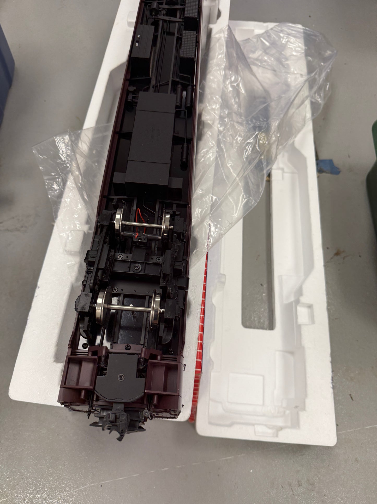 USA Trains R31022 Corrugated Aluminum Passenger Car Pennsylvania CoachG scale