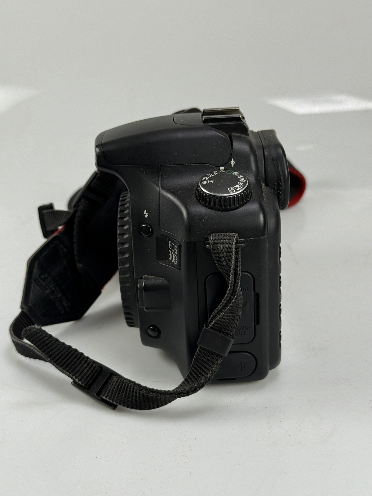 Canon EOS 30D 8.2MP Built-In-Flash Digital SLR Camera
