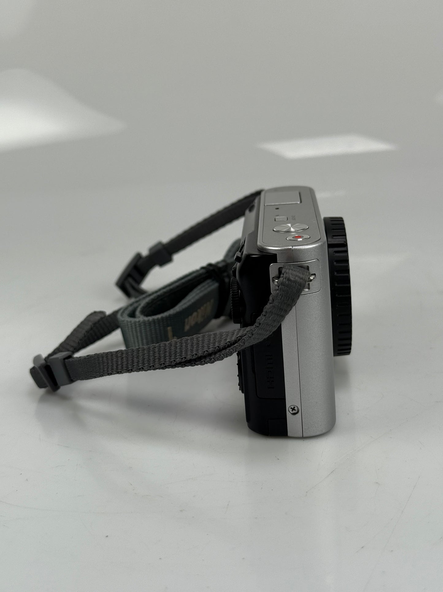 Nikon 1 J1 10.1MP Mirrorless SLR Camera Body Silver