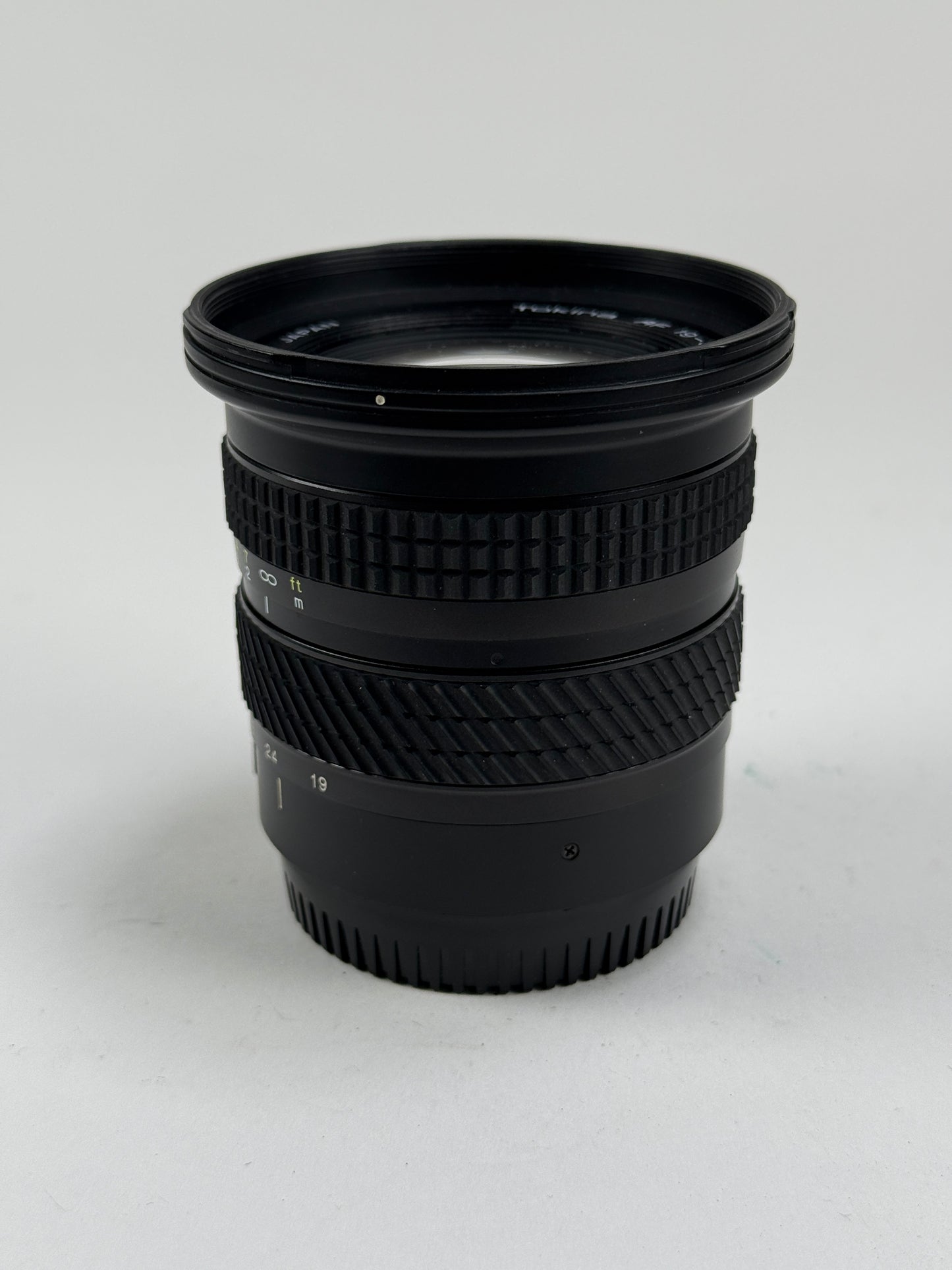 Tokina AF 19-35mm f3.5-4.5 Wide Zoom Lens for Canon EF