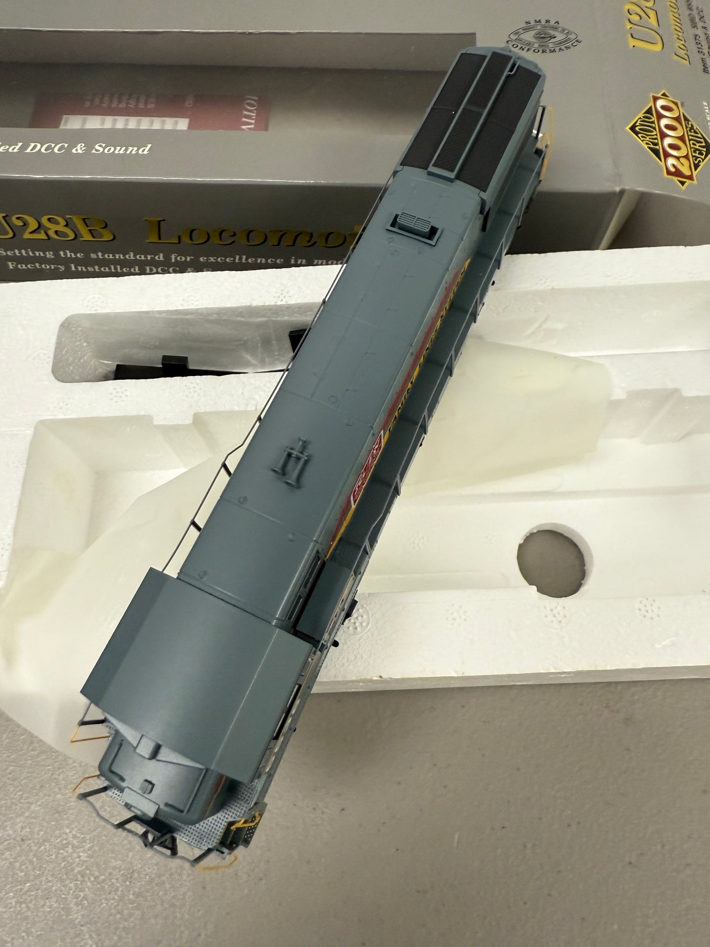 Proto 31375 U30B 2000 series locomotive HO family lines system 5536 sound & DCC