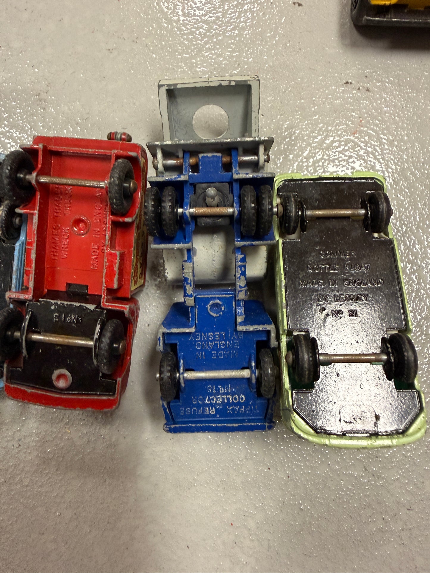 Vintage Lesney Matchbox, hot wheel car lot of 29 vehicle toys